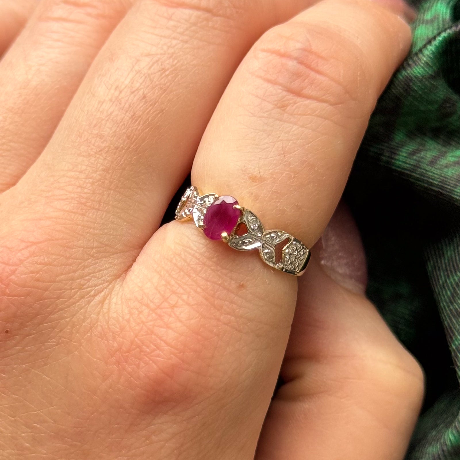 Ruby & Diamond Ring | 0.60ct, 0.04ctw | SZ 6.75 |