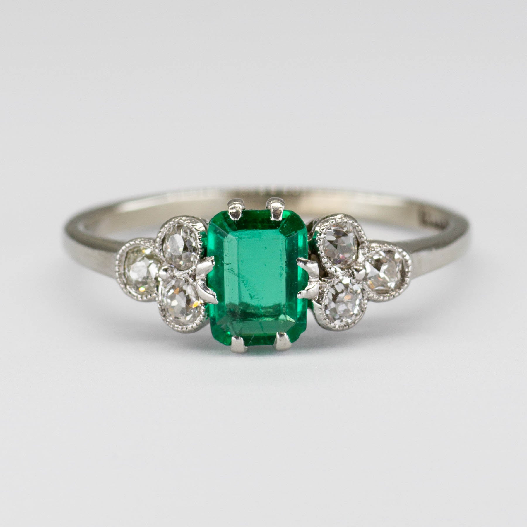 Bague édouardienne en or 18 carats, platine, émeraude et diamants | Taille 7,75 |
