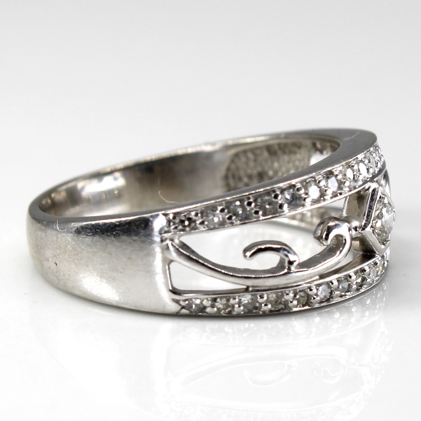 Bague en or blanc et diamants filigranés | 0,25 ct | Taille 7,75 |