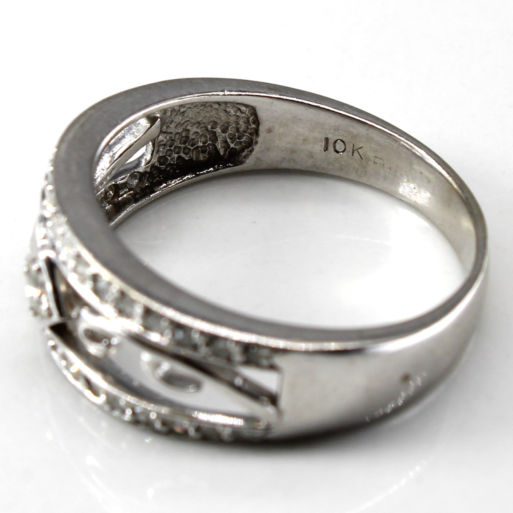 Bague en or blanc et diamants filigranés | 0,25 ct | Taille 7,75 |