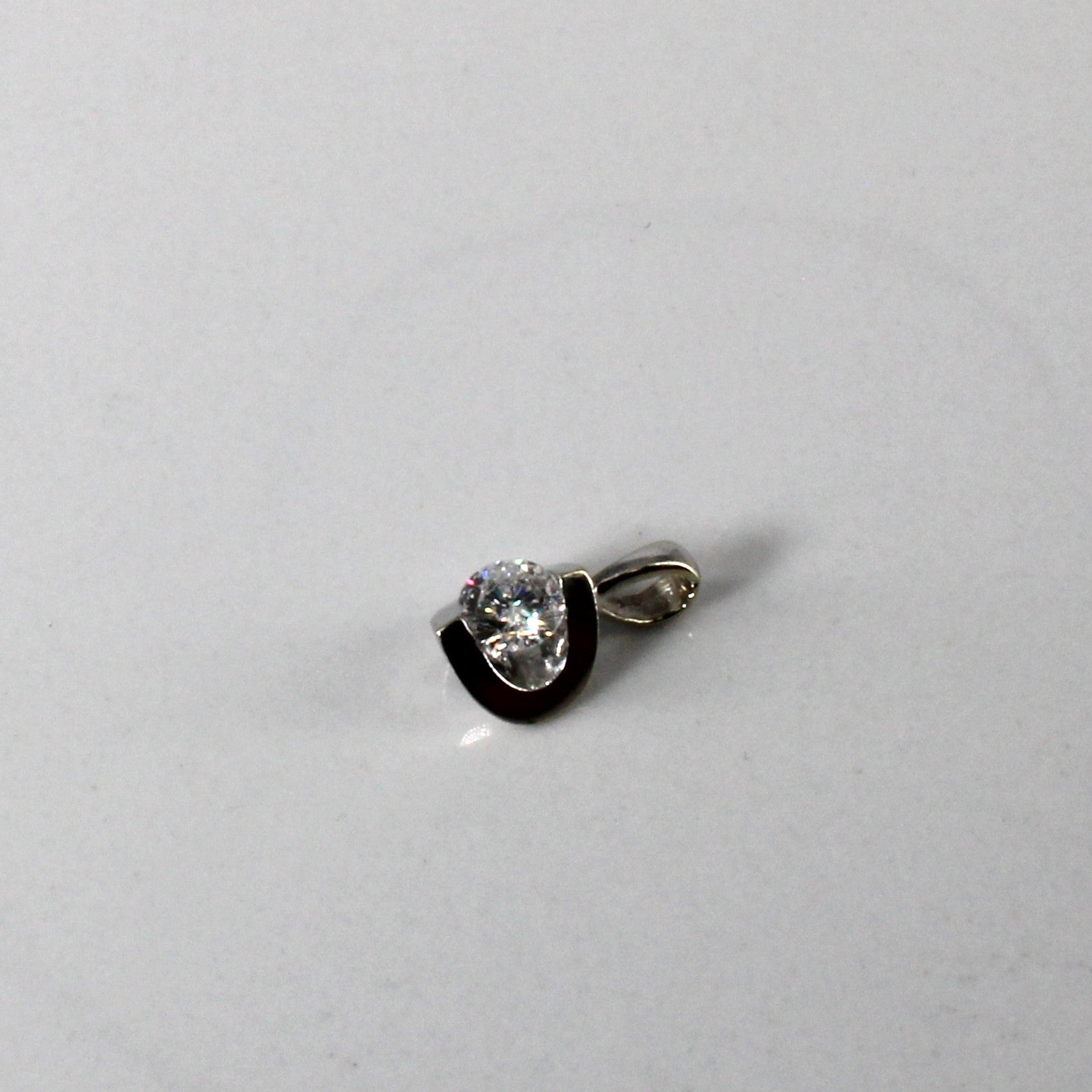 Pendentif solitaire en diamant serti tension | 0,22 ct |