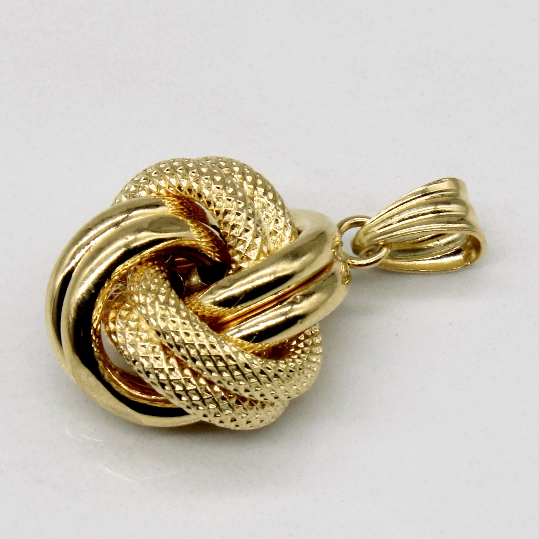 18k Yellow Gold Knot Pendant