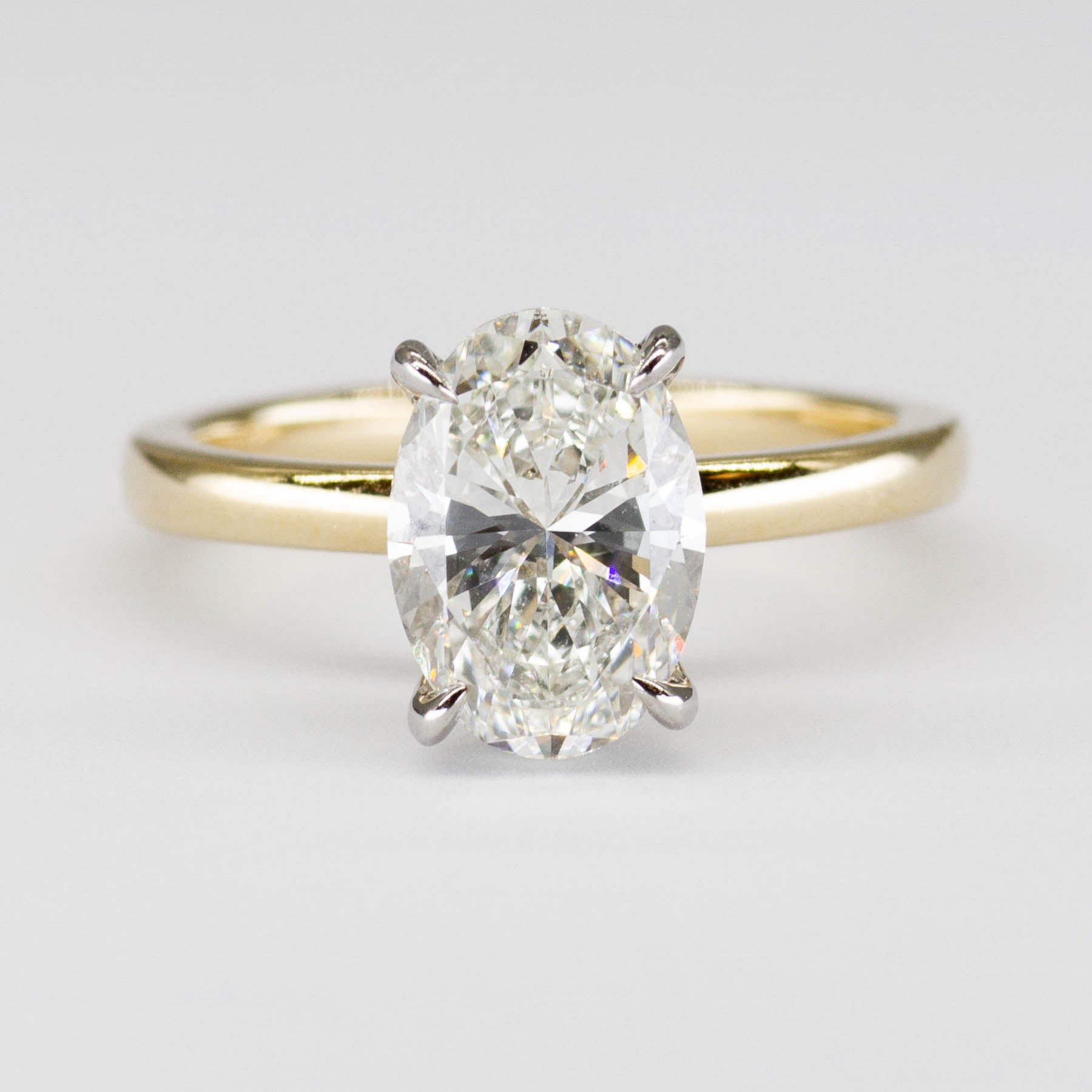 Bague de fiançailles solitaire en diamant ovale avec accents | 1,91 ct | VS2 G | Taille 4,5 |