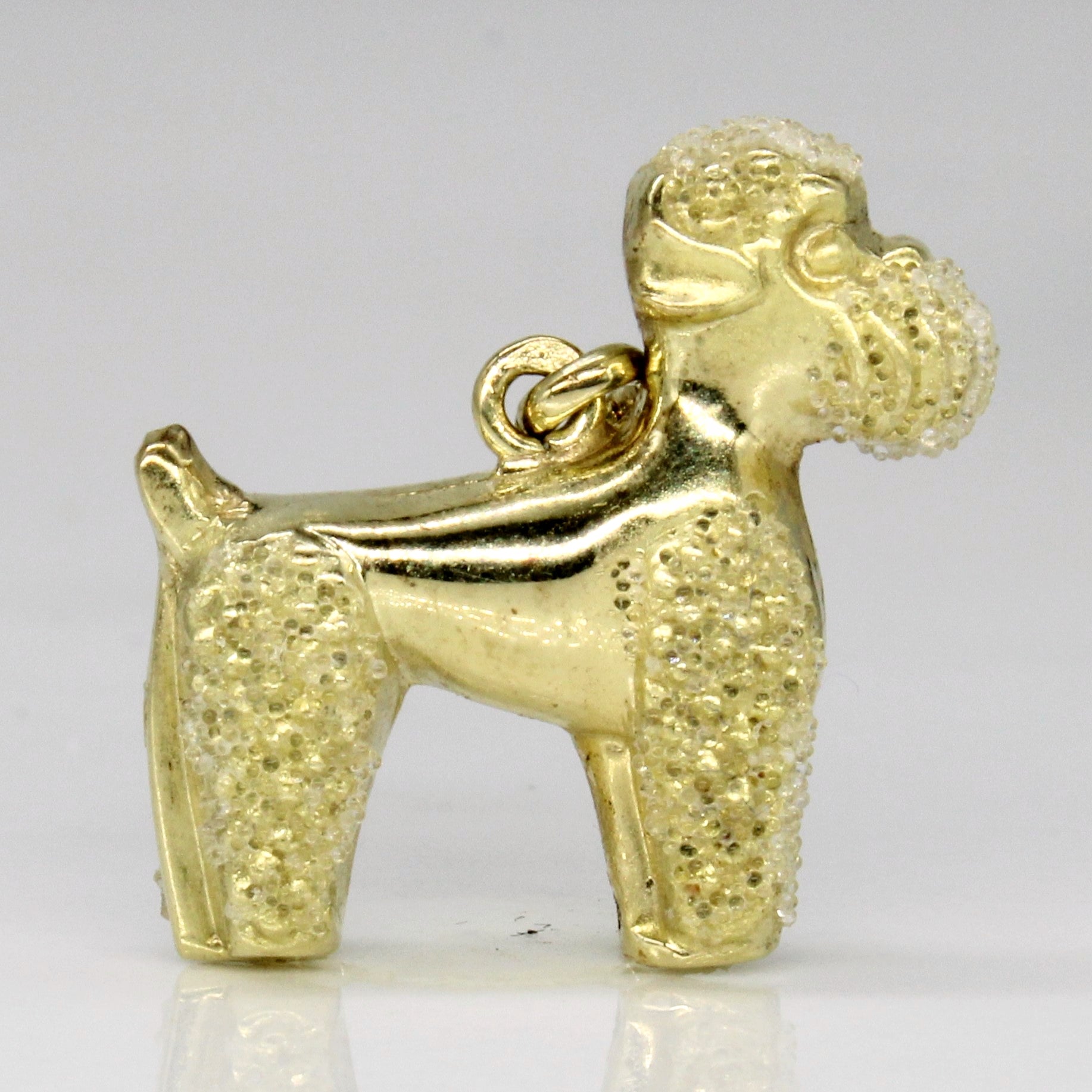 Breloque chien en or jaune 10 carats