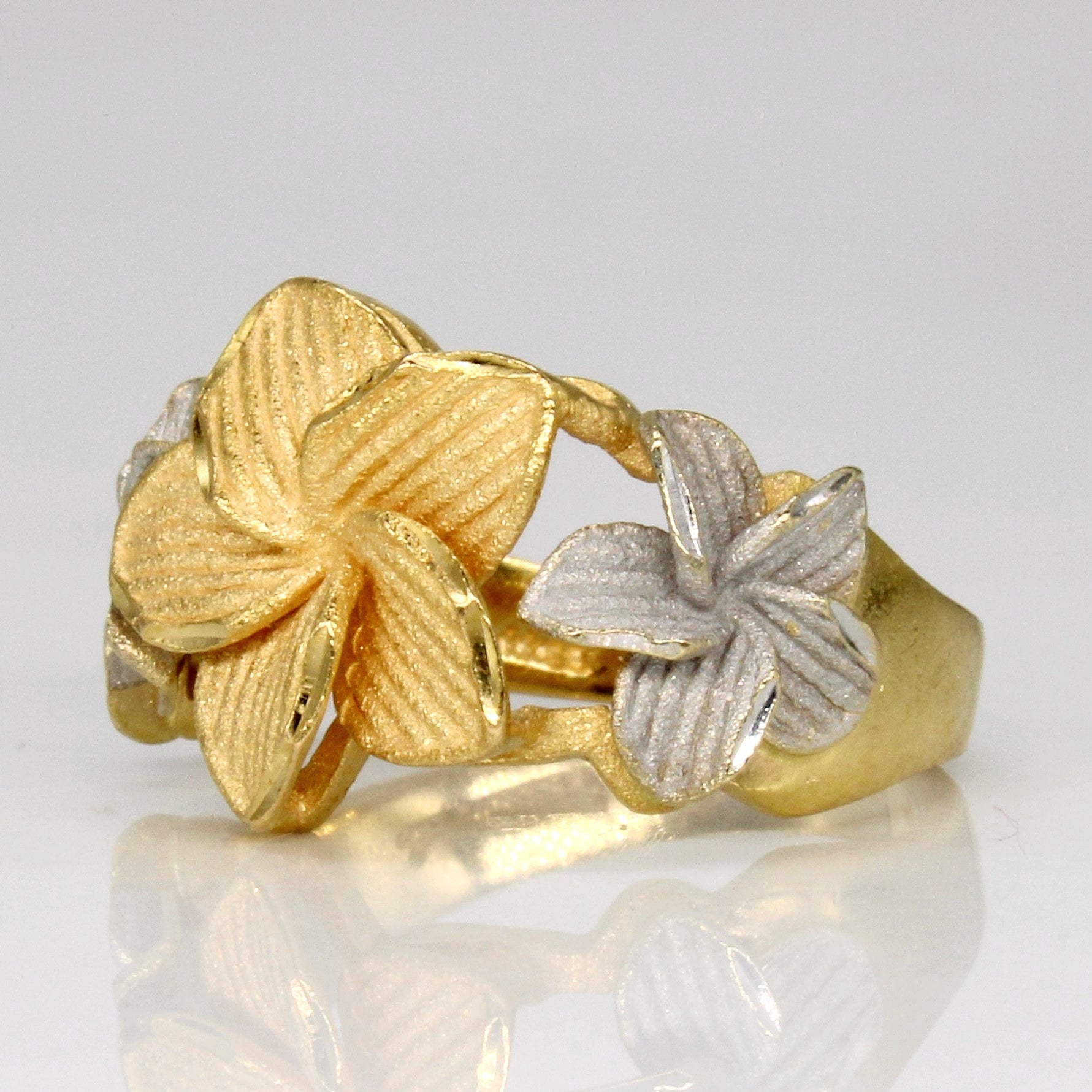 22k Two Tone Gold Flower Ring | SZ 6 |
