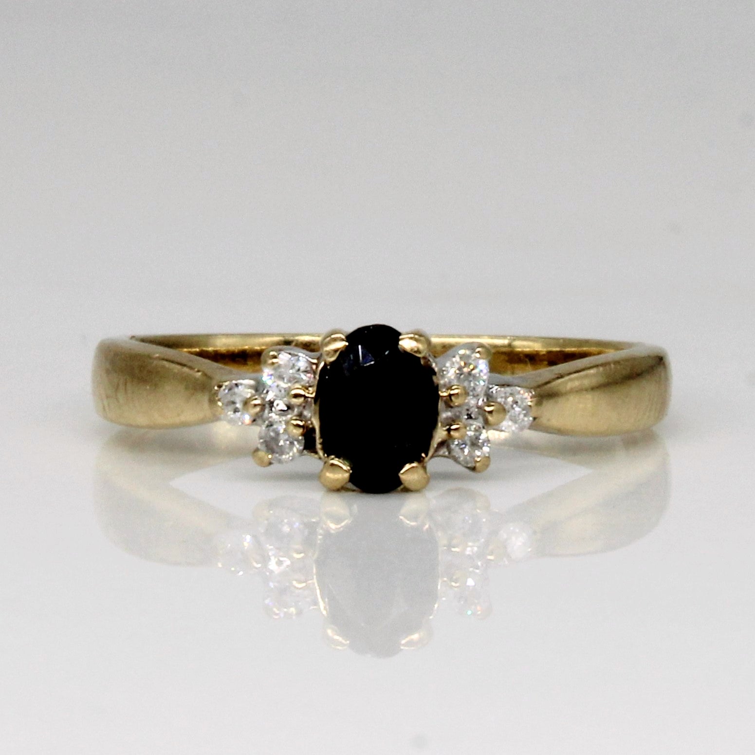 Bague saphir et diamants | 0,22 ct, 0,06 ct au total | Taille 5 |