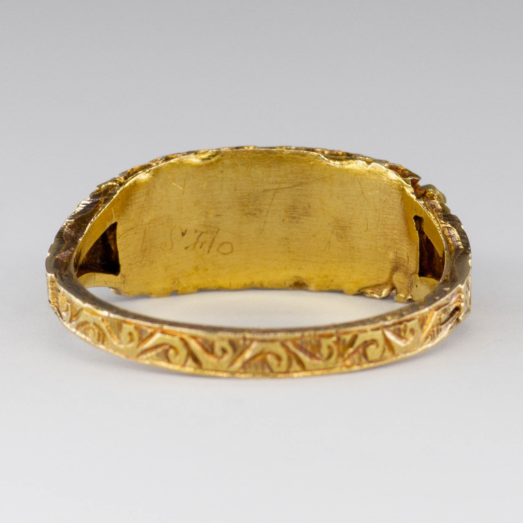 Bague victorienne en or 15 carats, grenat et perle, datant de 1891