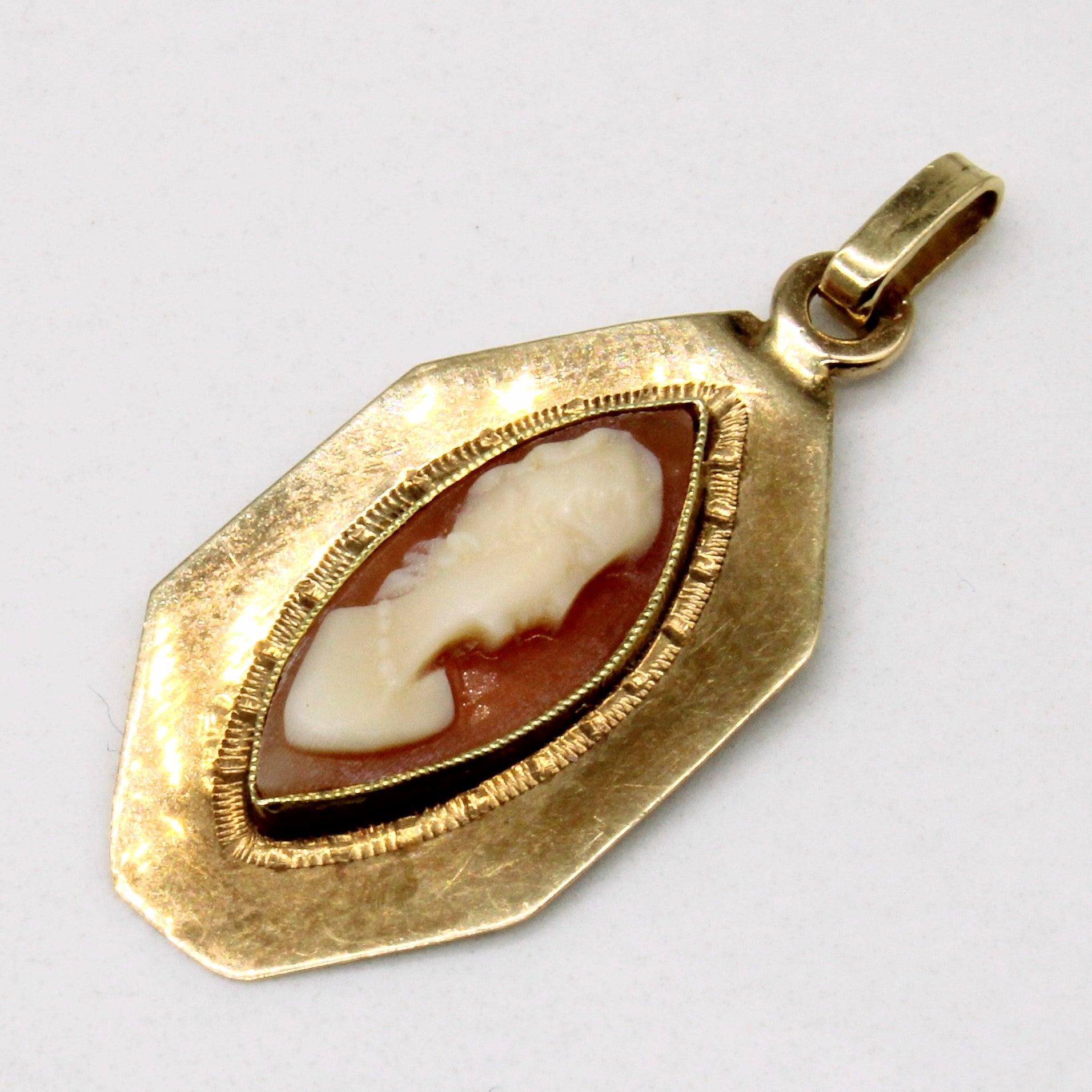 Seashell Cameo Pendant | 1.50ct |