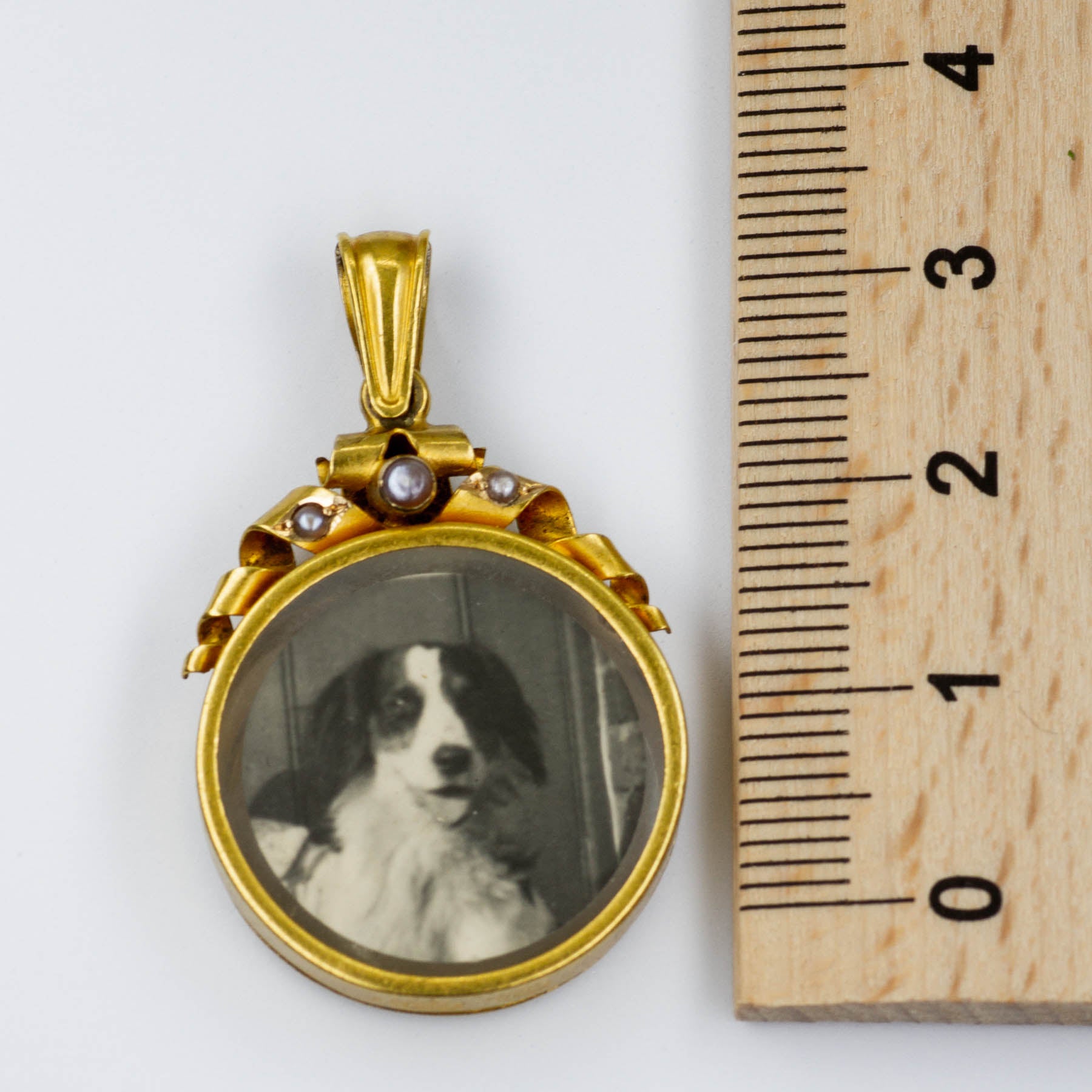 Vintage 15k Hallmarked Yellow Gold and Seed Pearl Photo Locket |