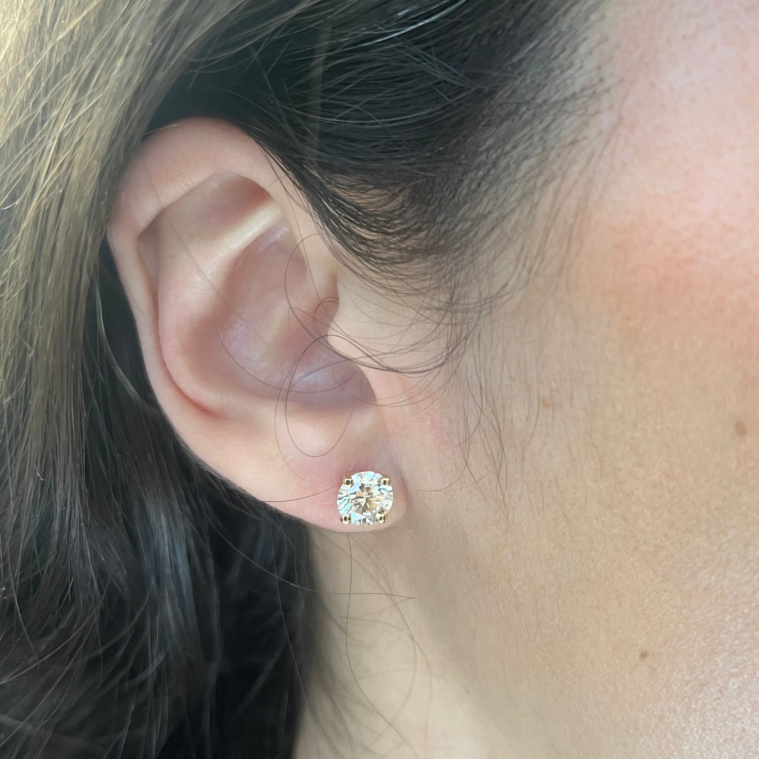 Boucles d'oreilles en or jaune 14 carats serties de diamants certifiés GIA | 2,16 ct au total, pureté SI1 K |