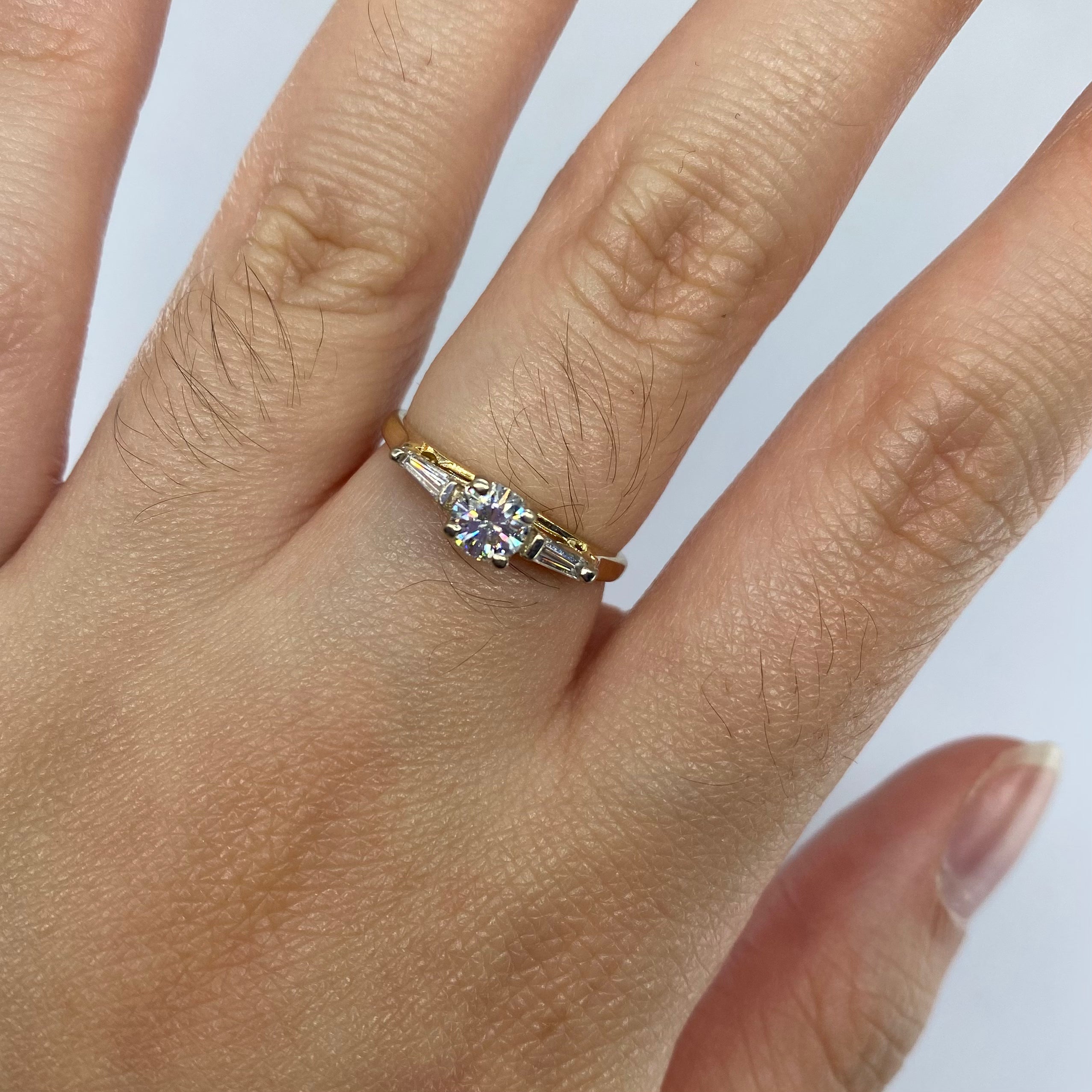 Bague de fiançailles trois diamants | 0,34 ct, 0,18 ct au total | Taille 6,25 |