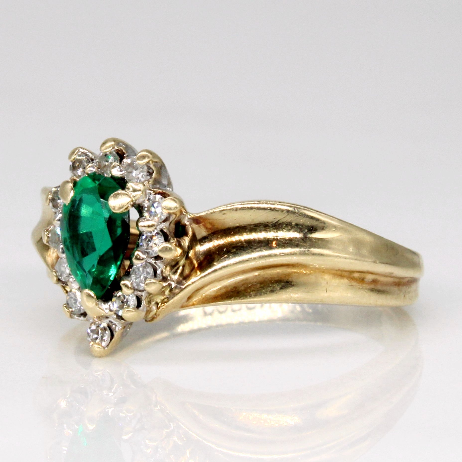 Synthetic Emerald & Diamond Chevron Ring | 0.38ct, 0.10ctw | SZ 5.5 |