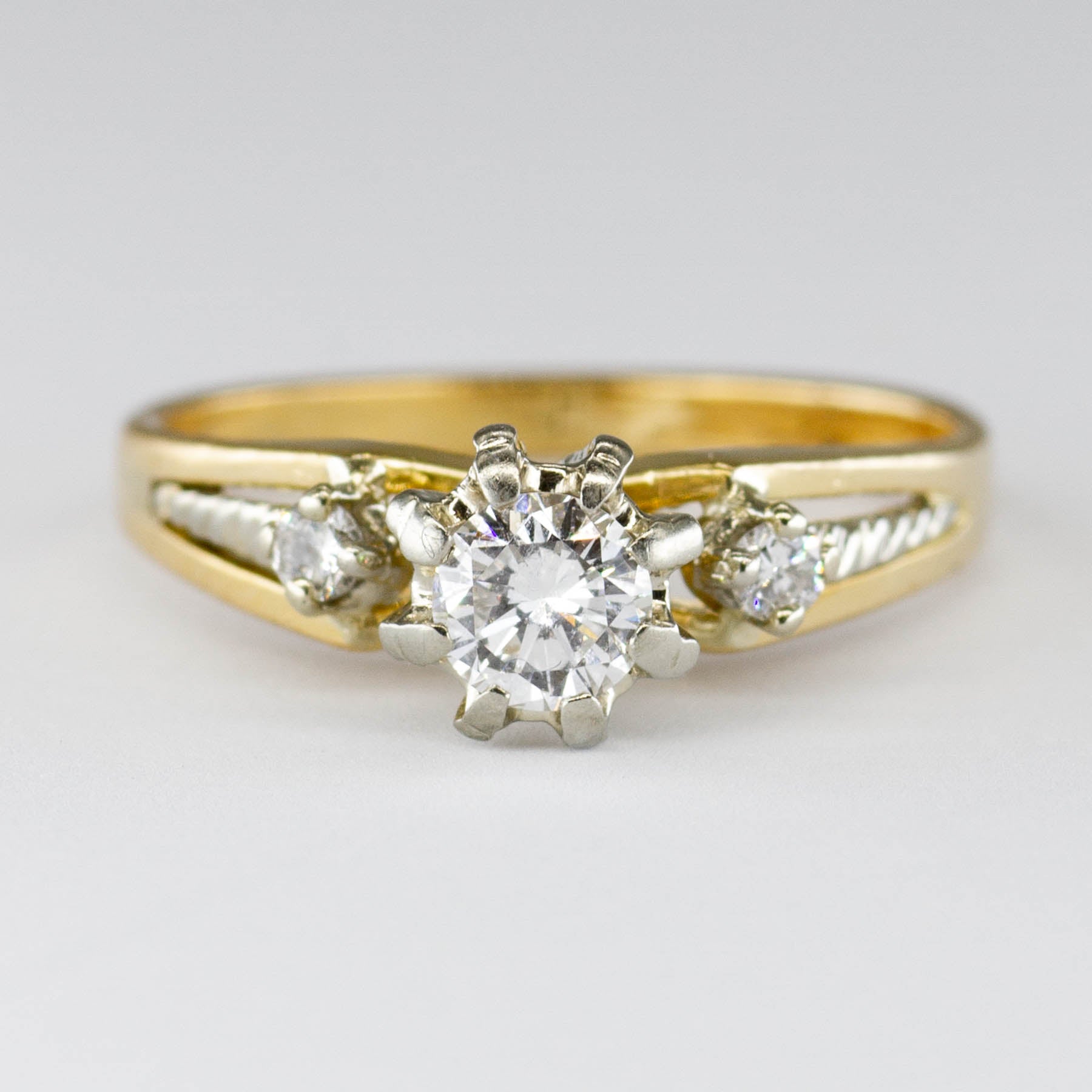 Bague trois diamants sertie haut | 0,37 ct au total | Taille 6 |