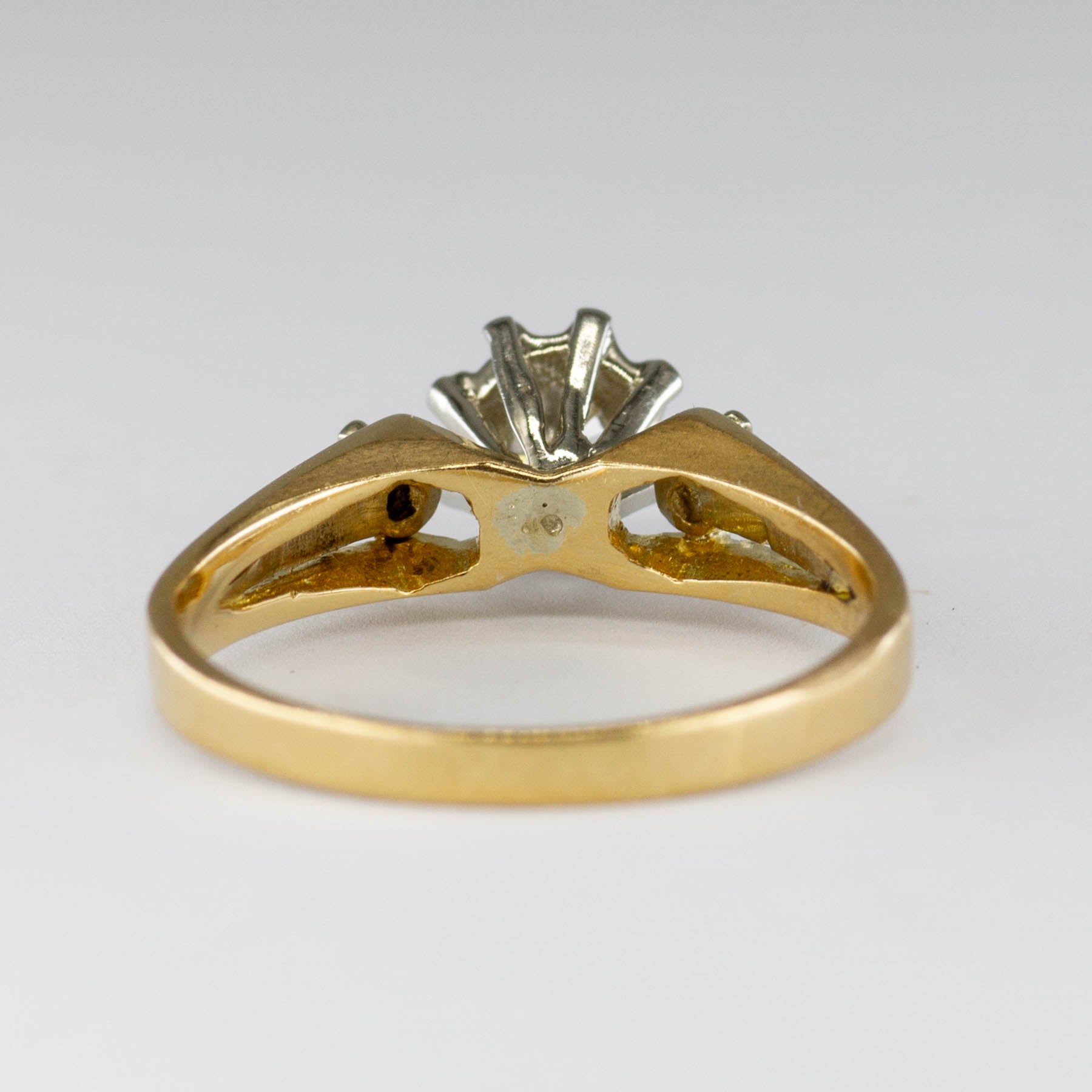 Bague trois diamants sertie haut | 0,37 ct au total | Taille 6 |