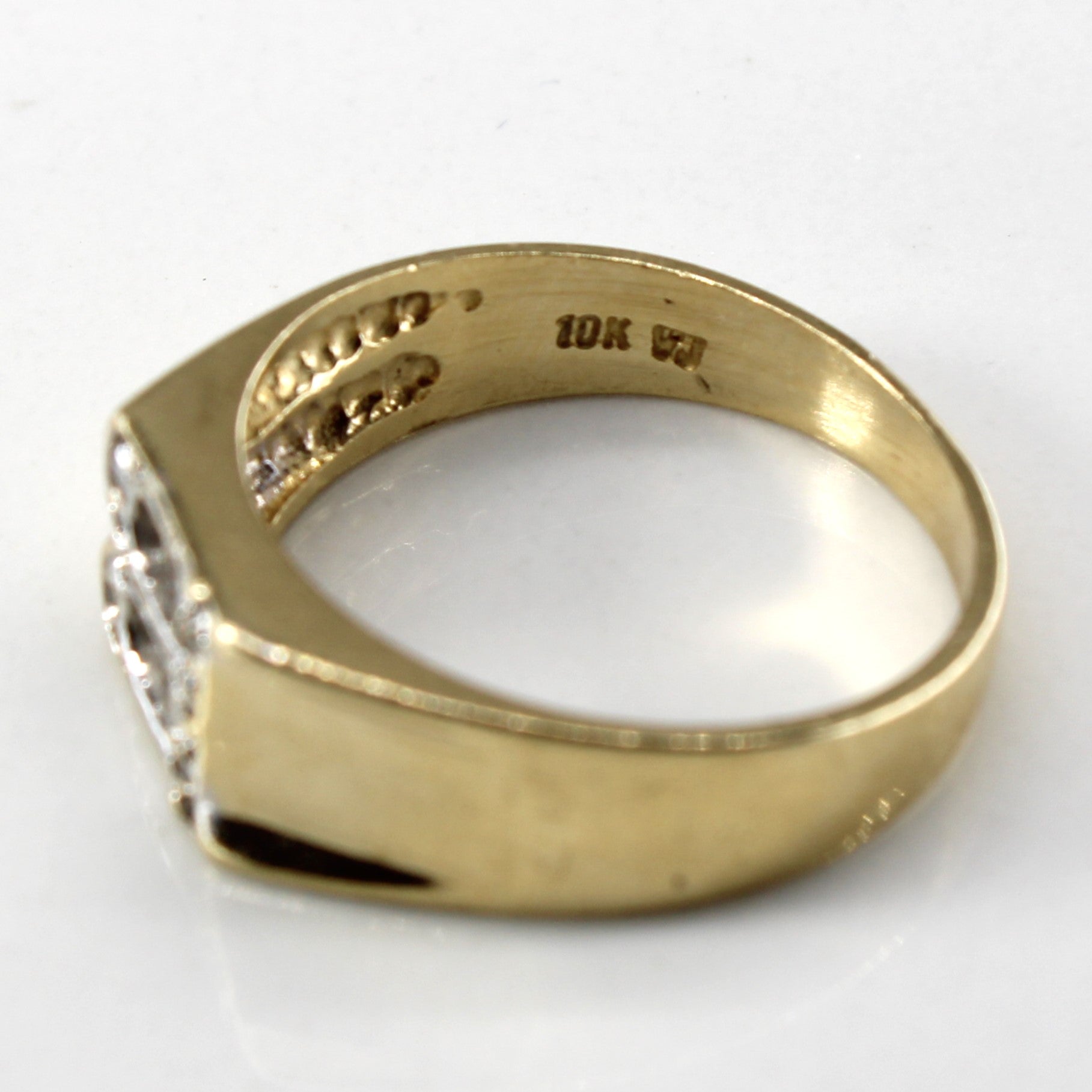 Bague en or avec lettre B en diamant | 0,04 ct | Taille 6,5 |