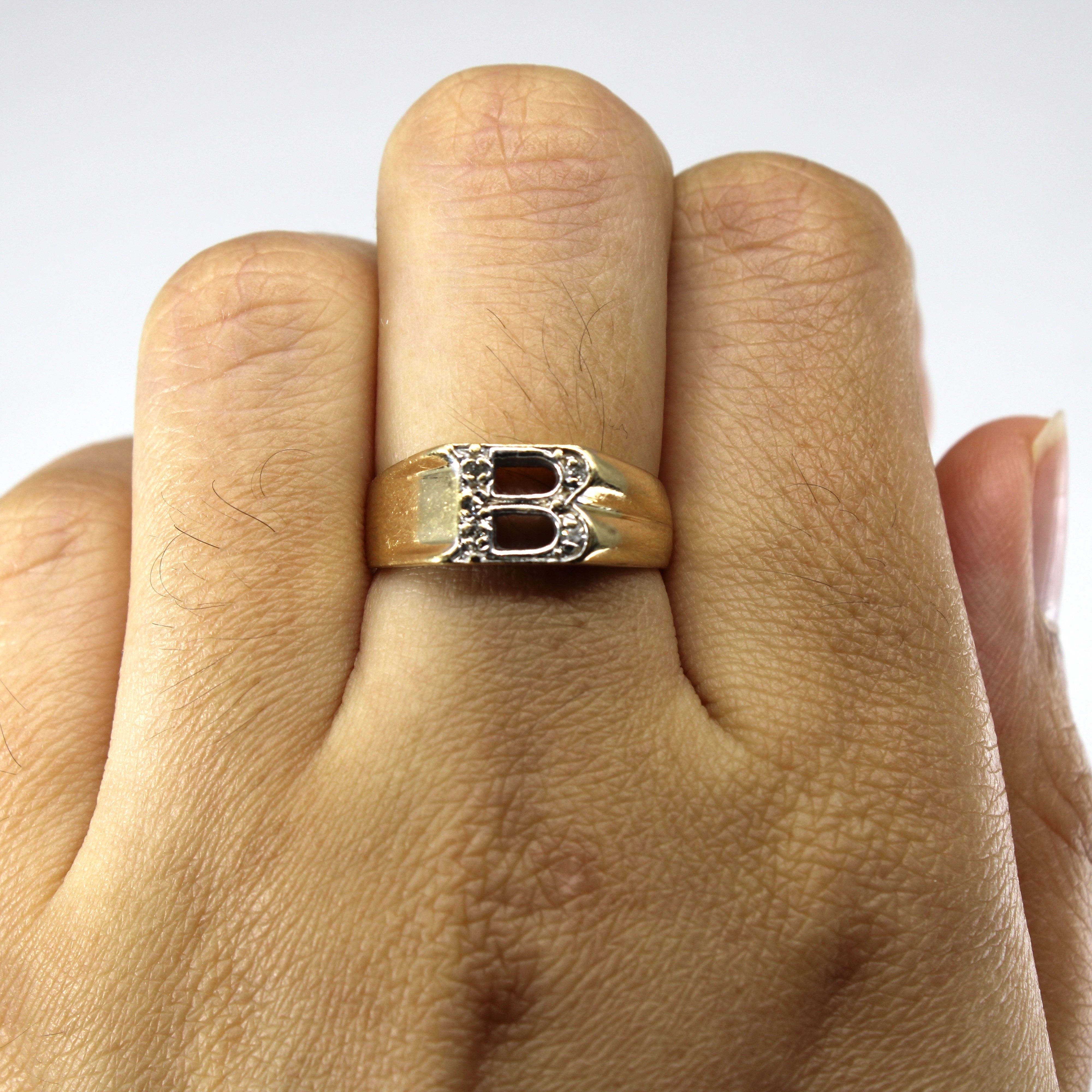 Bague en or avec lettre B en diamant | 0,04 ct | Taille 6,5 |