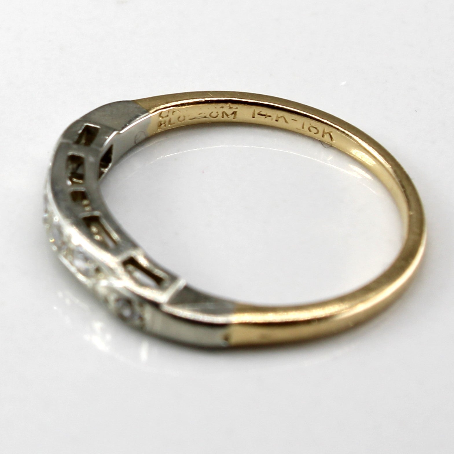 Two Tone Gold Diamond Vintage Ring | 0.10ctw | SZ 5 |