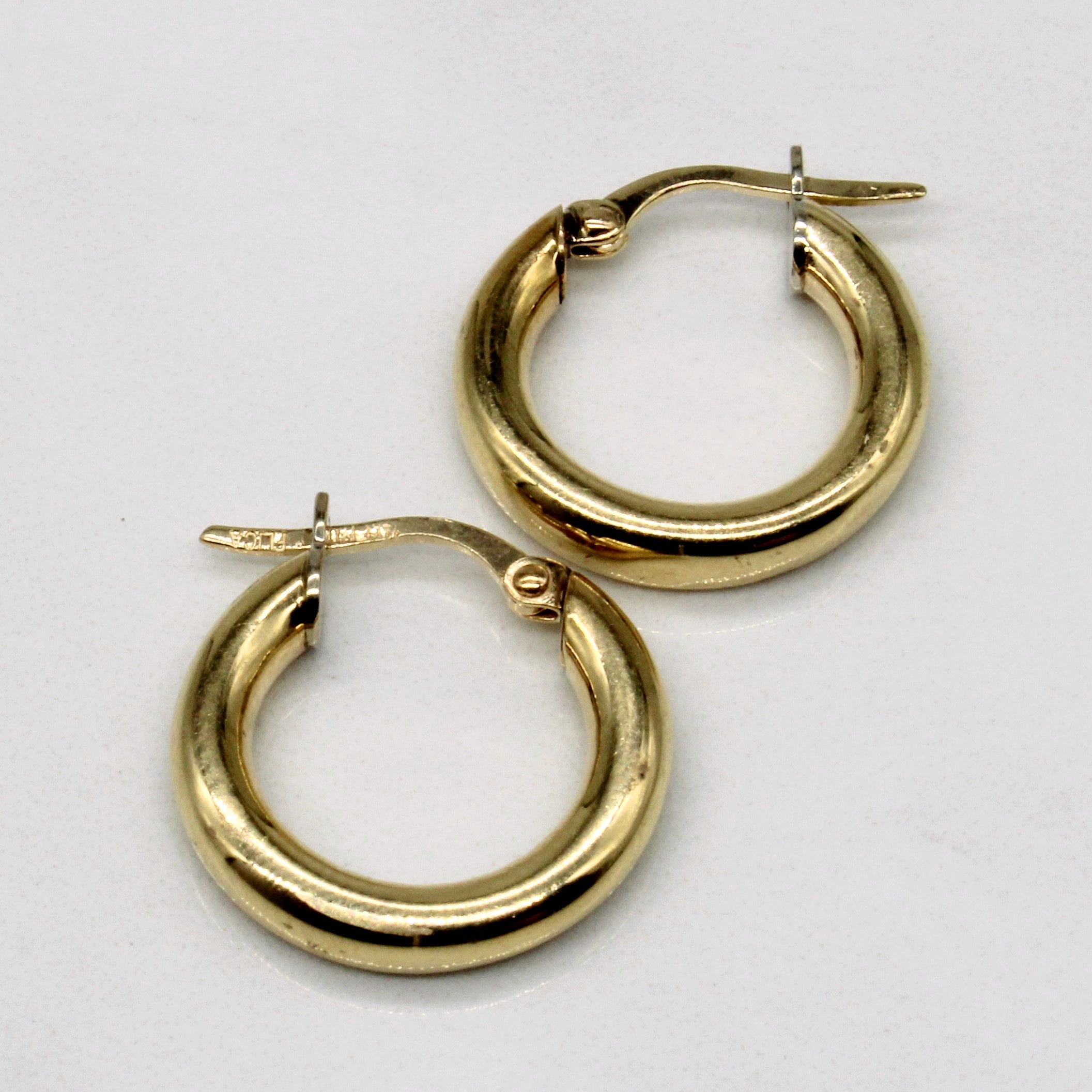 Boucles d'oreilles créoles en or jaune 14 carats