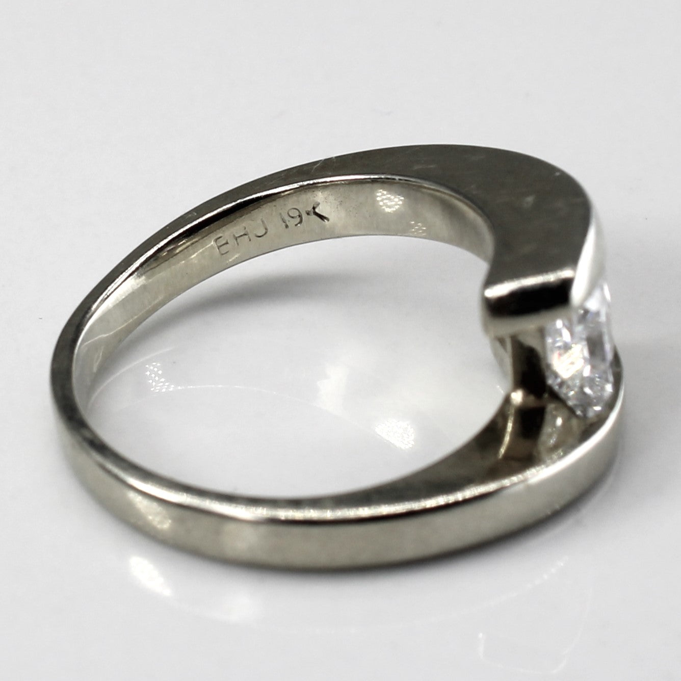 Bague solitaire contournante en or 18 carats avec diamant taille princesse | 1,00 ct VS2 G/H | Taille 5,75 |