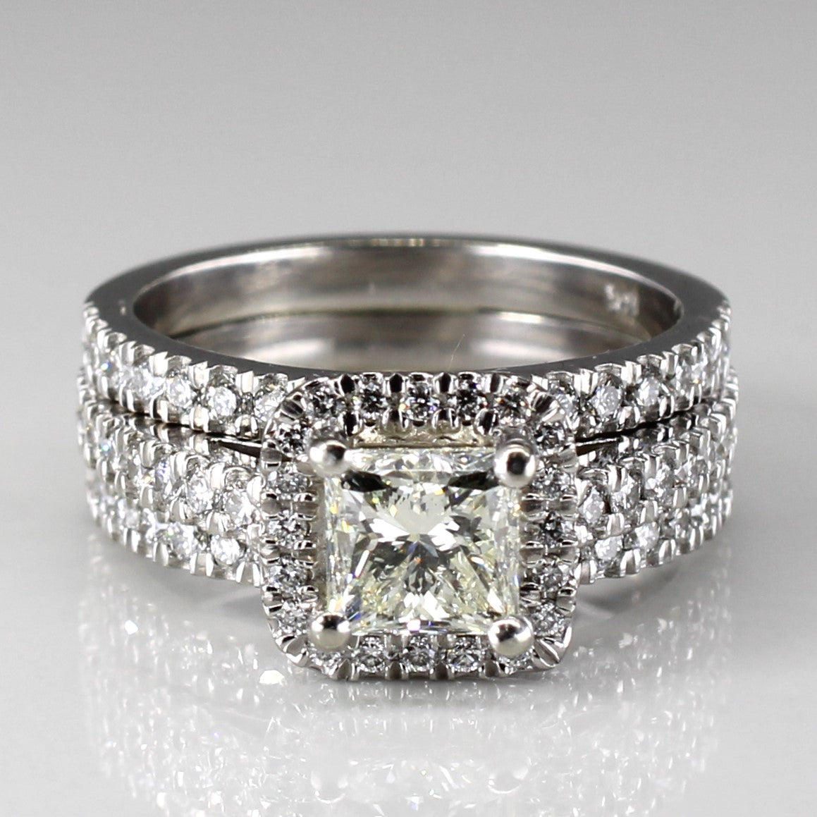 Bague de fiançailles en or 14 carats sertie d'un diamant princesse style halo | 1,91 ct VS2 K | Taille 5,75 |