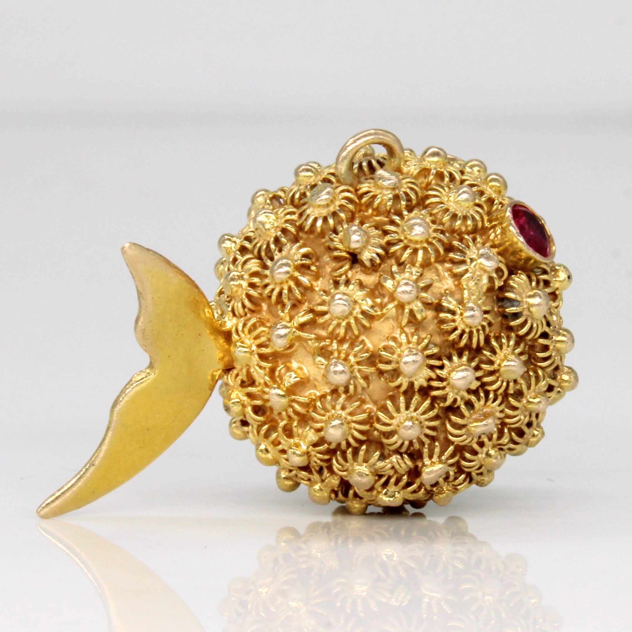 Pendentif Poisson-globe en rubis synthétique 14 carats | 0,30 ct |