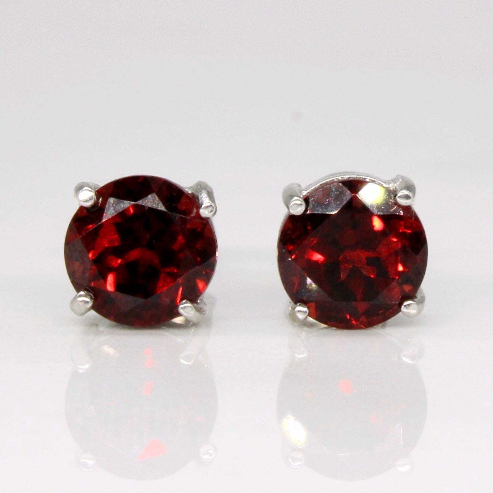 Boucles d'oreilles en grenat | 0,70 ct |