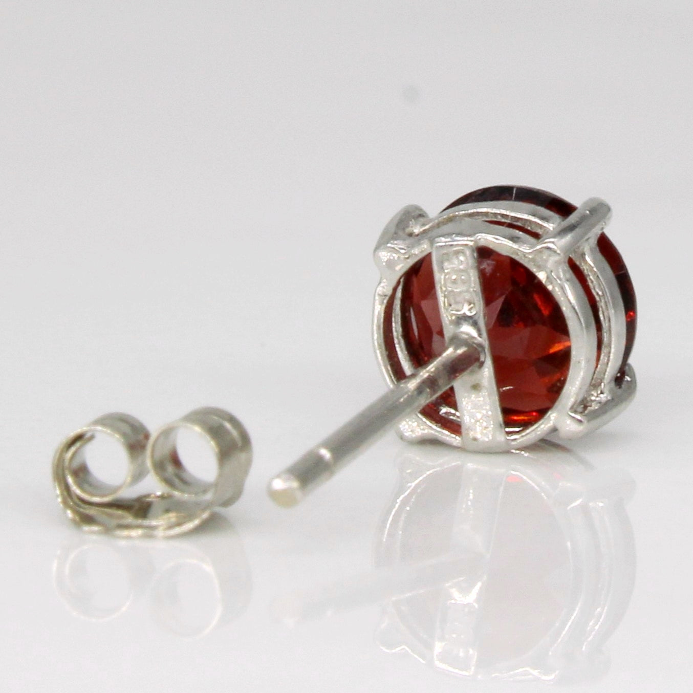 Boucles d'oreilles en grenat | 0,70 ct |