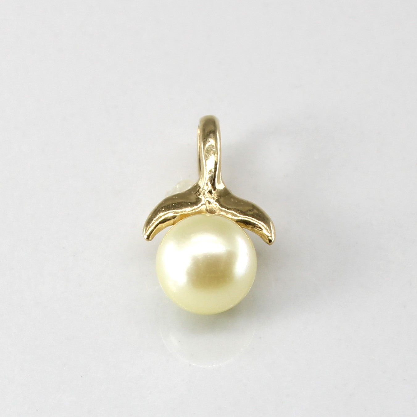 Pearl Fin Gold Pendant