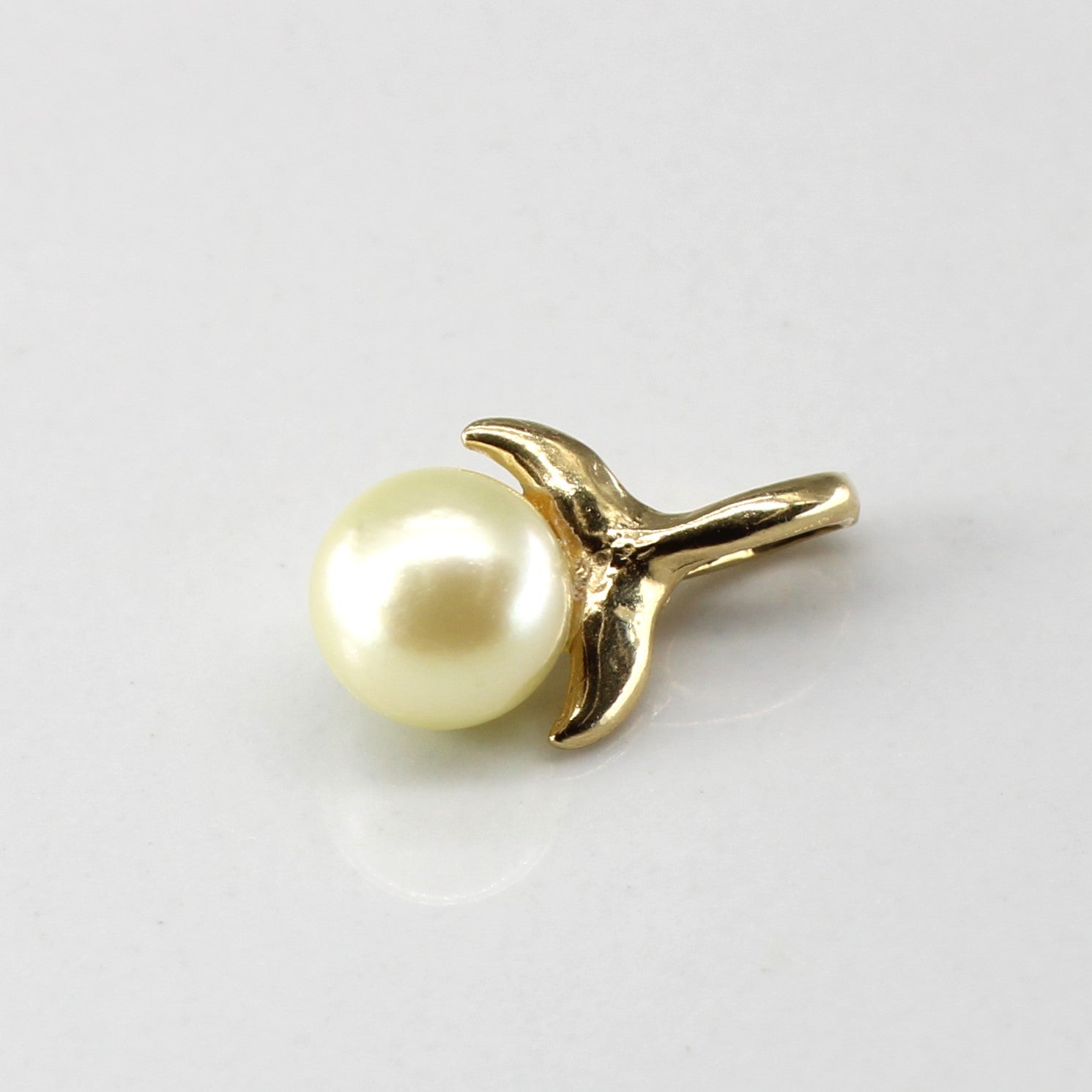 Pearl Fin Gold Pendant