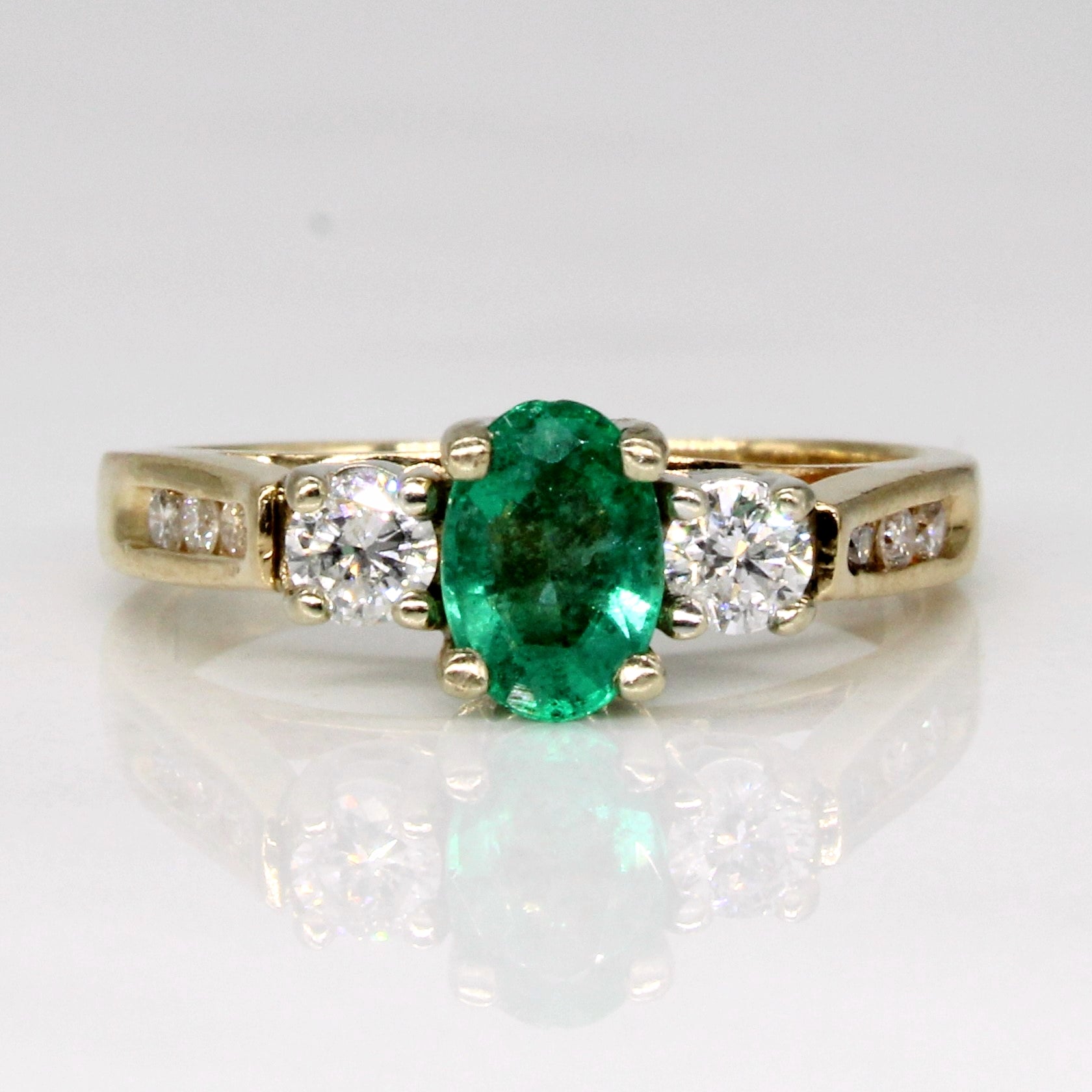 Bague émeraude et diamants | 0,38 ct, 0,16 ct au total | Taille 3,75 |