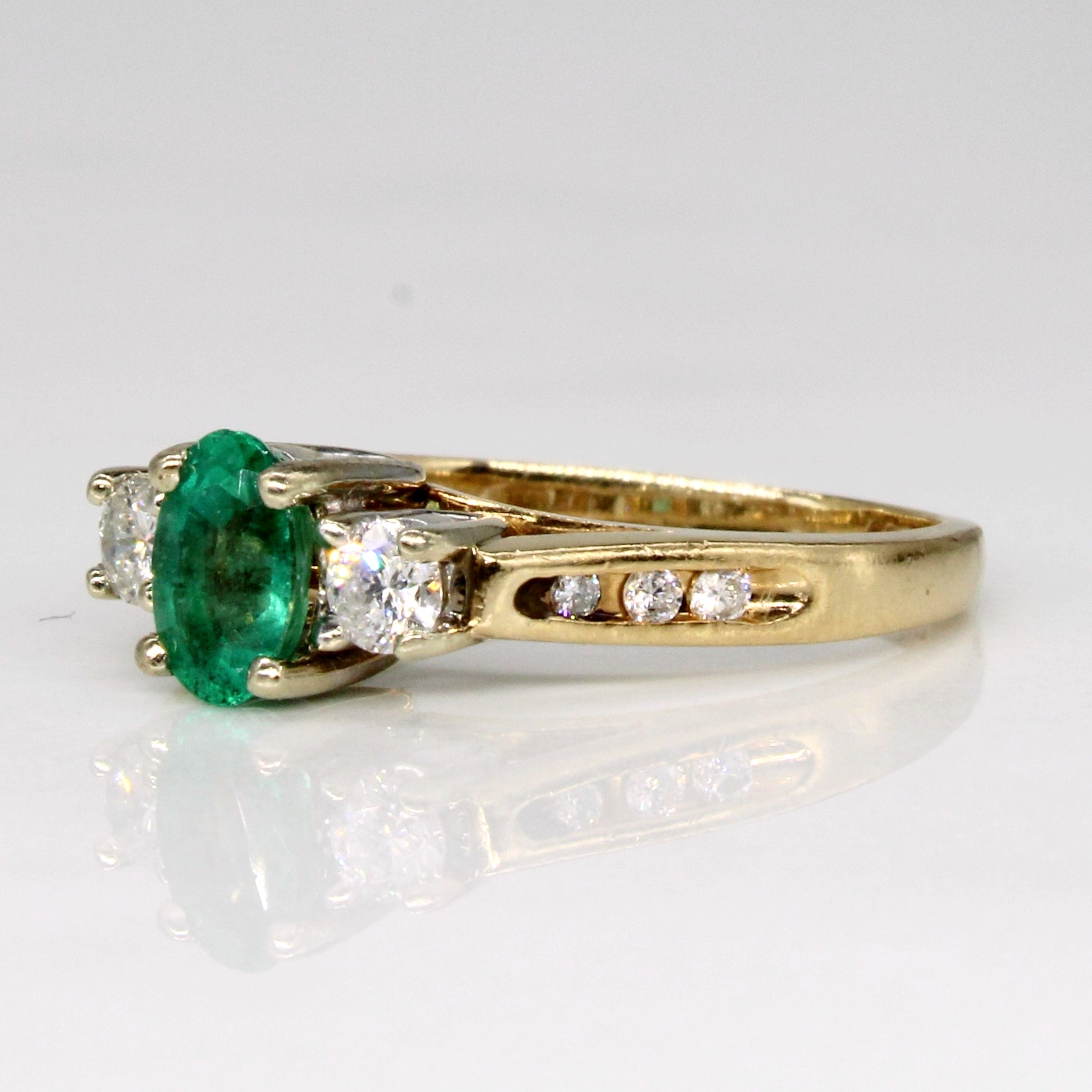 Bague émeraude et diamants | 0,38 ct, 0,16 ct au total | Taille 3,75 |