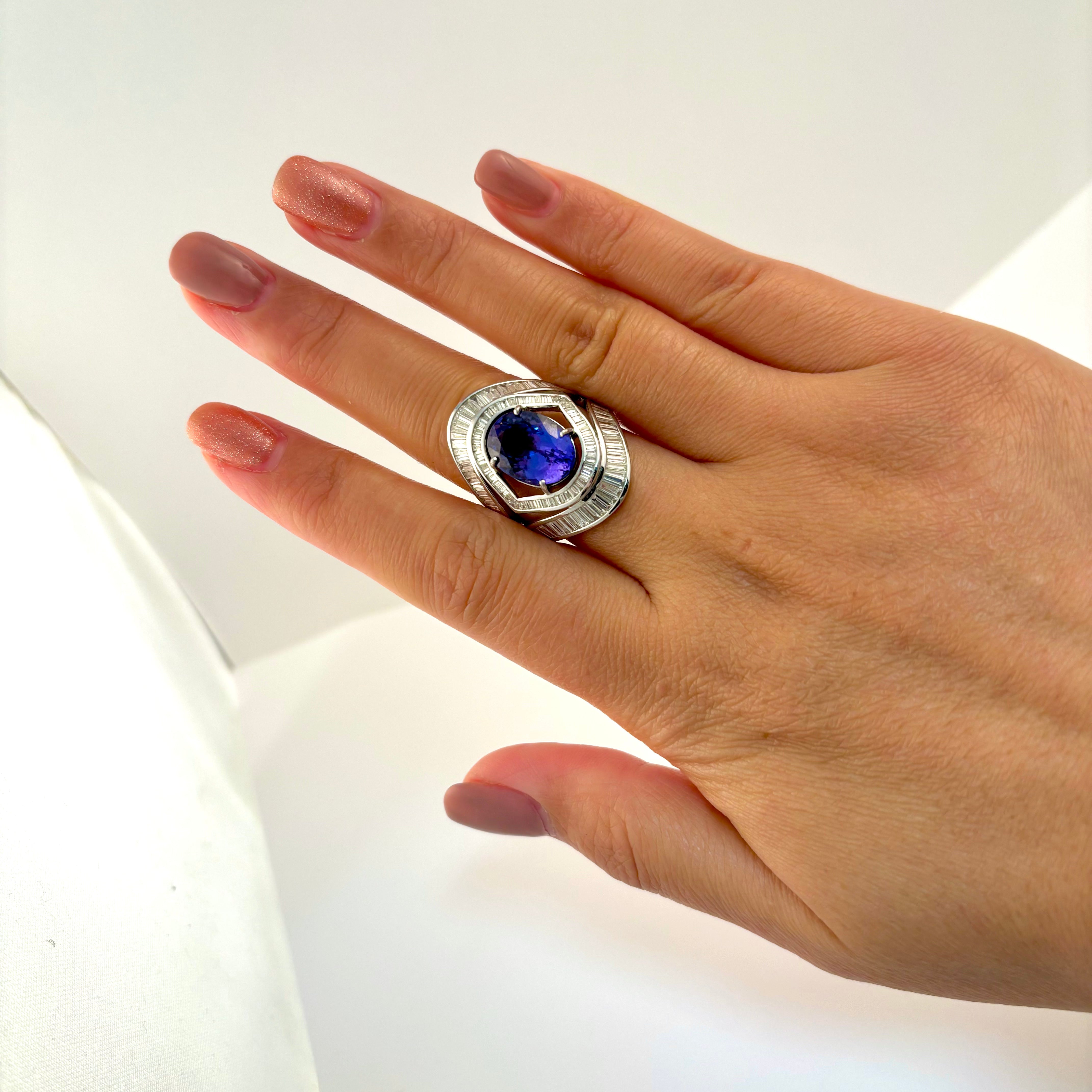 Bague en or blanc 18 carats, tanzanite et diamants | 5,70 ct, 3,09 ct au total | Taille 7