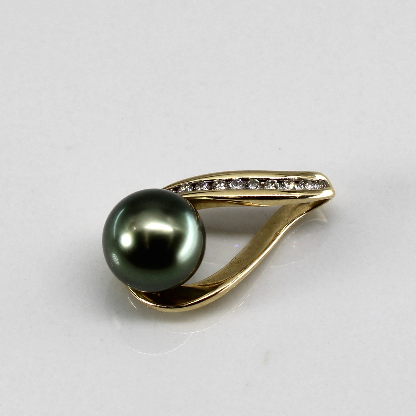 Pearl & Diamond Pendant | 0.10ctw |