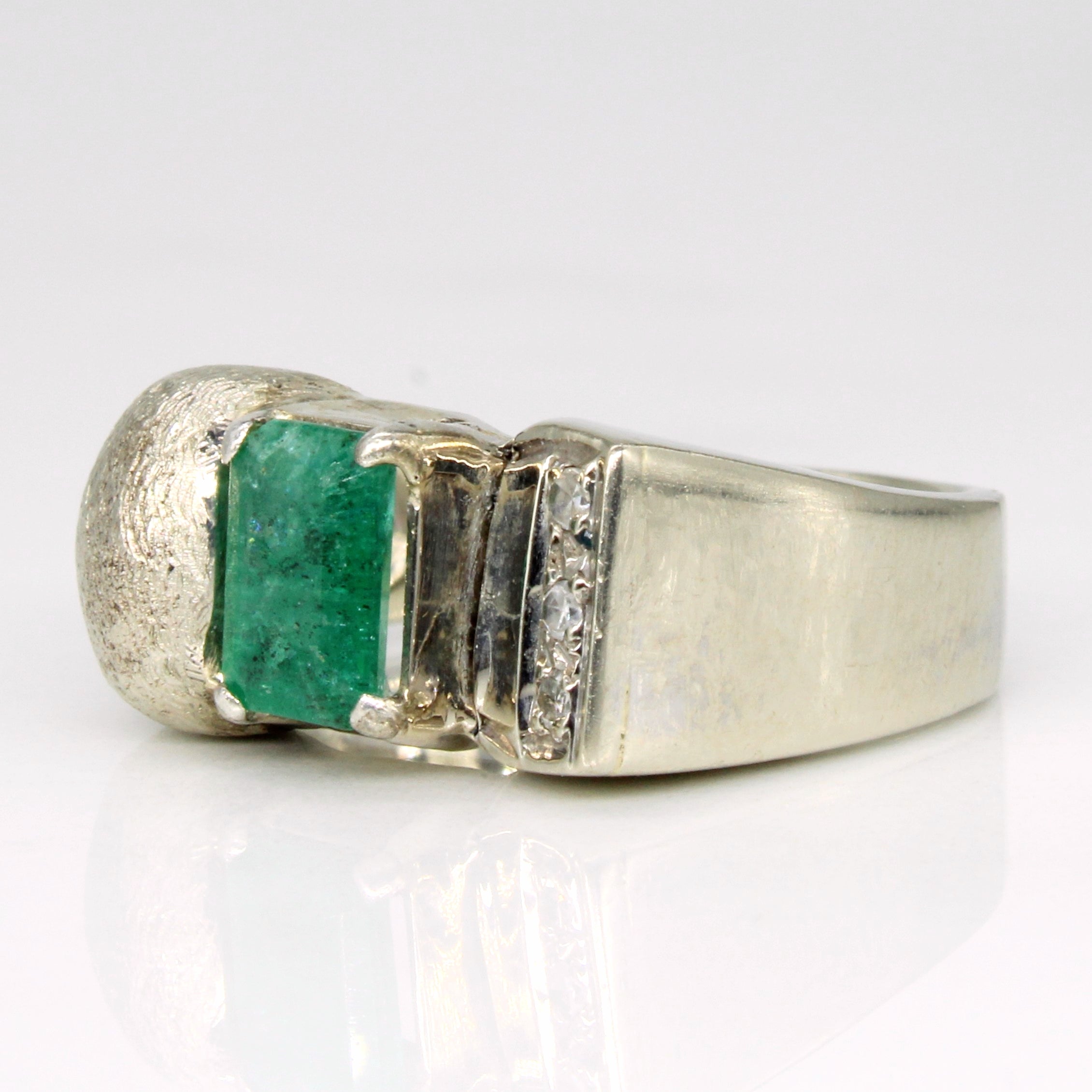 Emerald & Diamond Ring | 0.82ct, 0.03ctw | SZ 7 |