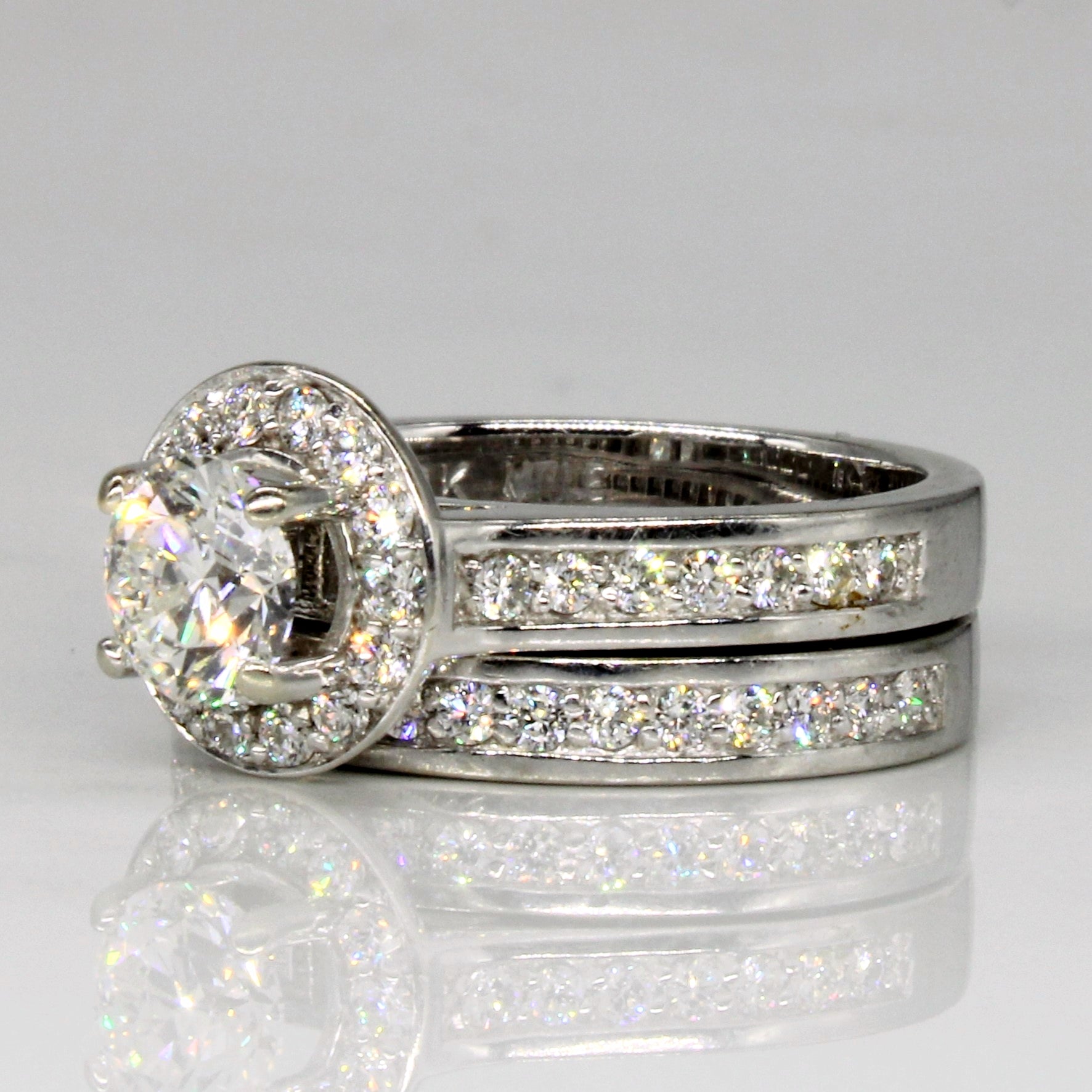 Ensemble bague de fiançailles et alliance avec halo de diamants | 1,50 ct | Taille 6,25 |