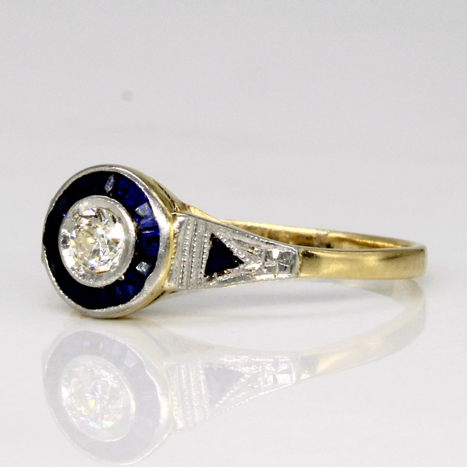 Bague ancienne européenne du début du XXe siècle en diamant et saphir synthétique | 0,25 ct, 0,12 ct | Taille 5,25 |