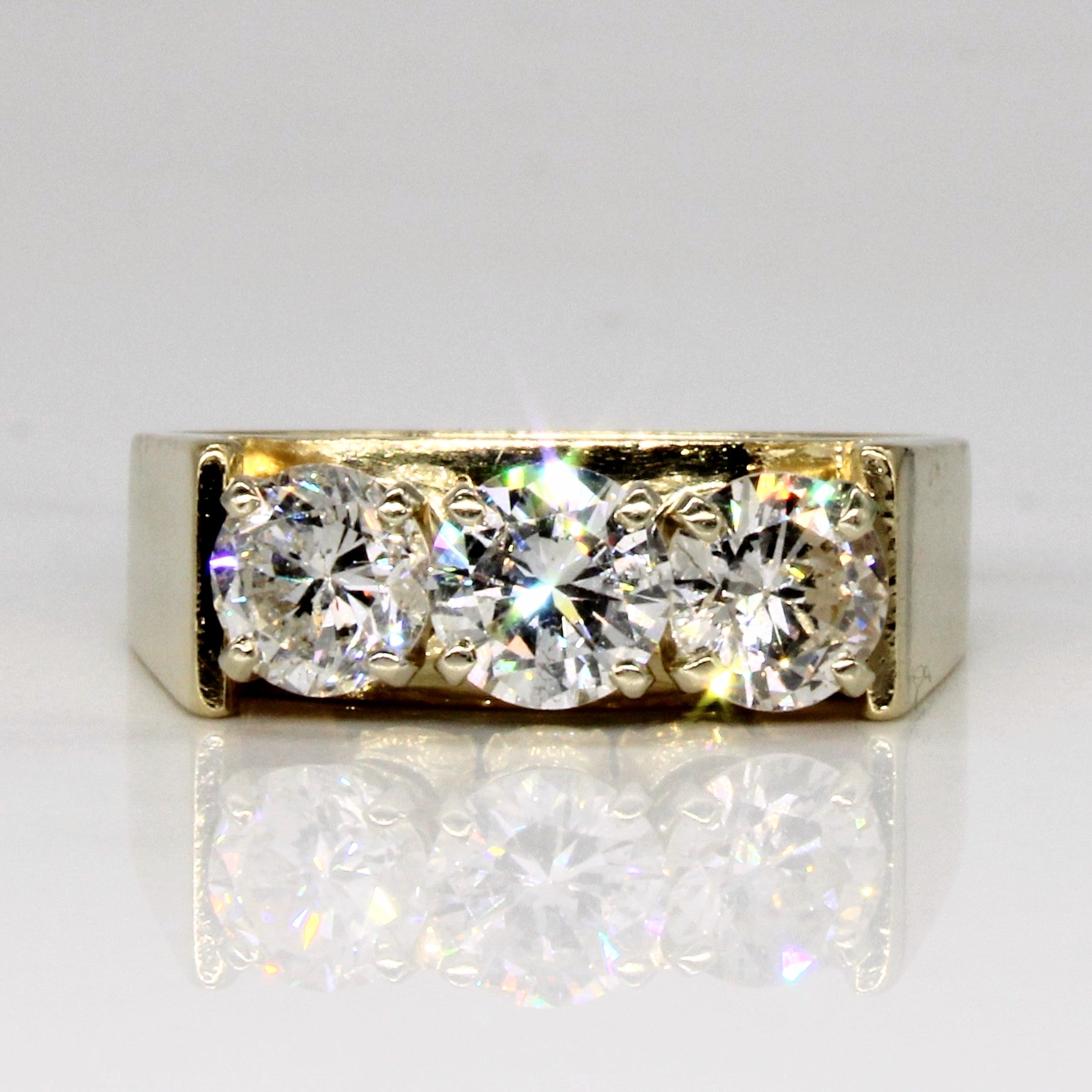 Bague trois diamants | 1,86 ct au total | Taille 8,5 |