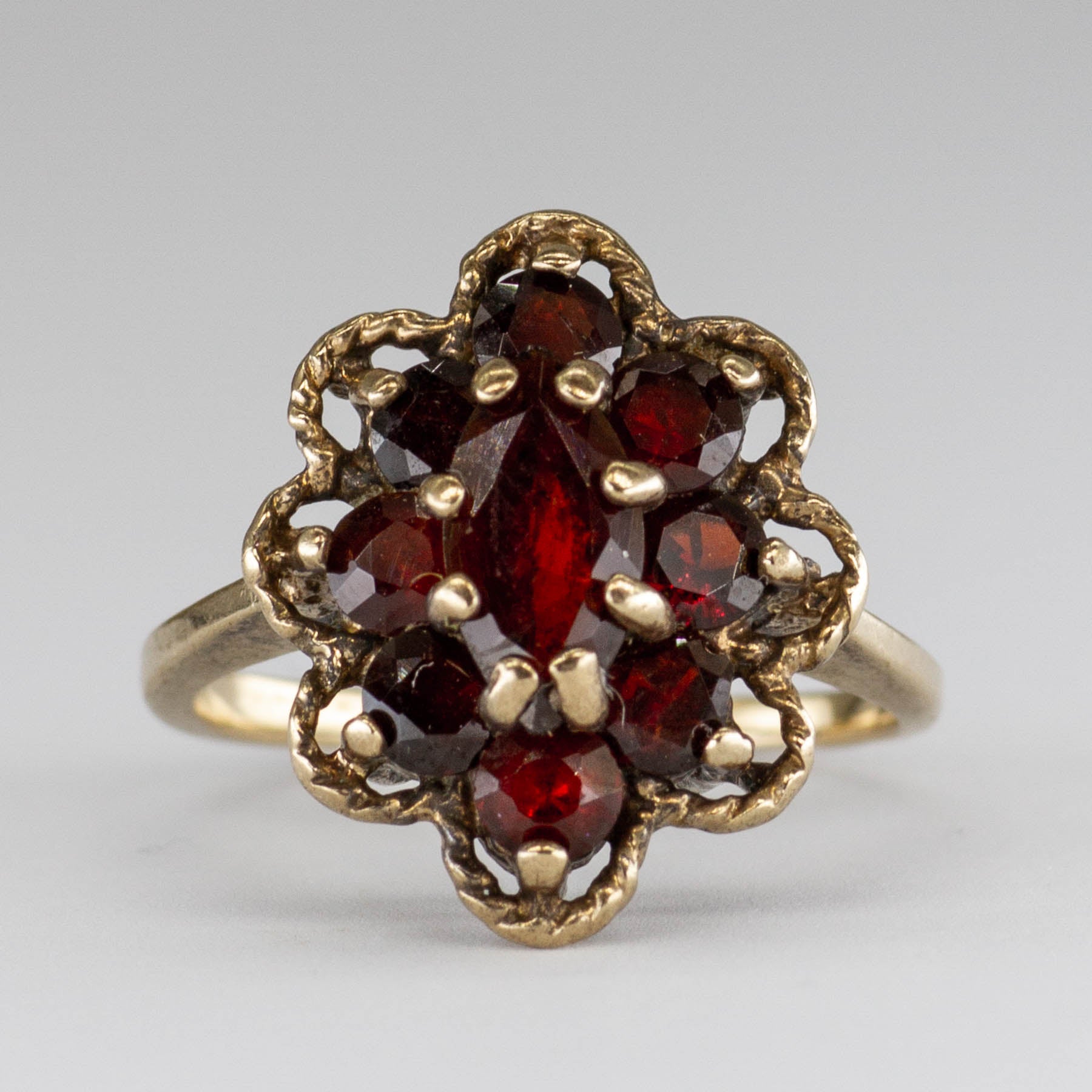 Bague en or 10 carats sertie d'un amas de grenats | 0,95 ct | Taille 2,75 |