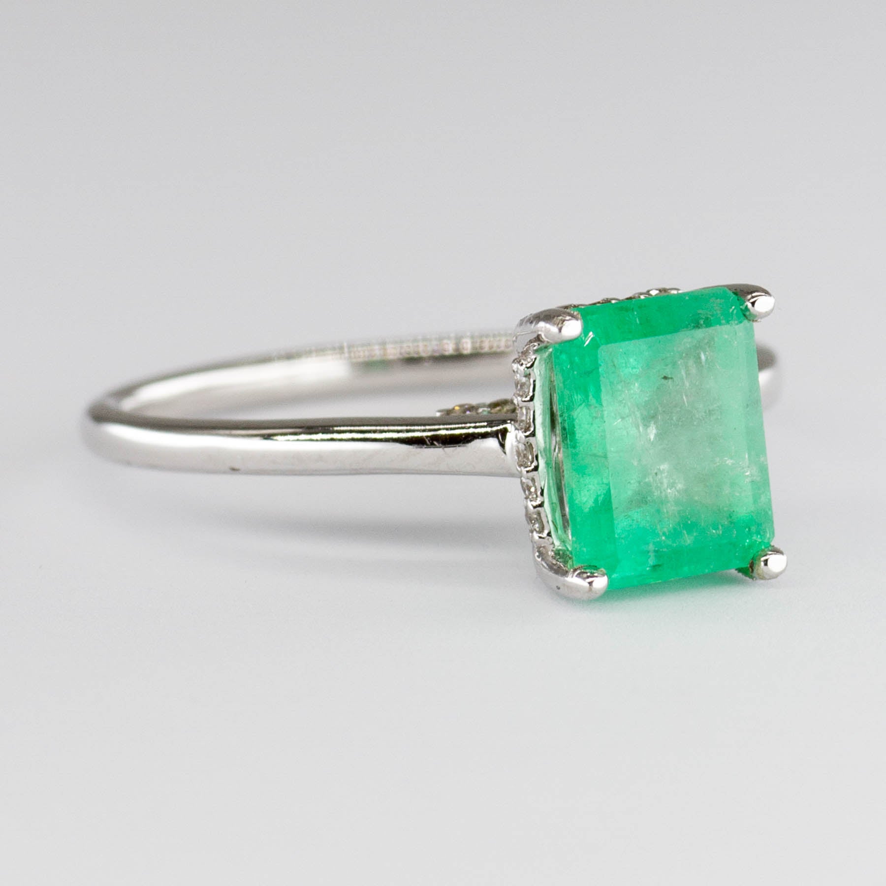 Bague émeraude et diamants | 1,54 ct, 0,10 ct au total | Taille 6,5 |