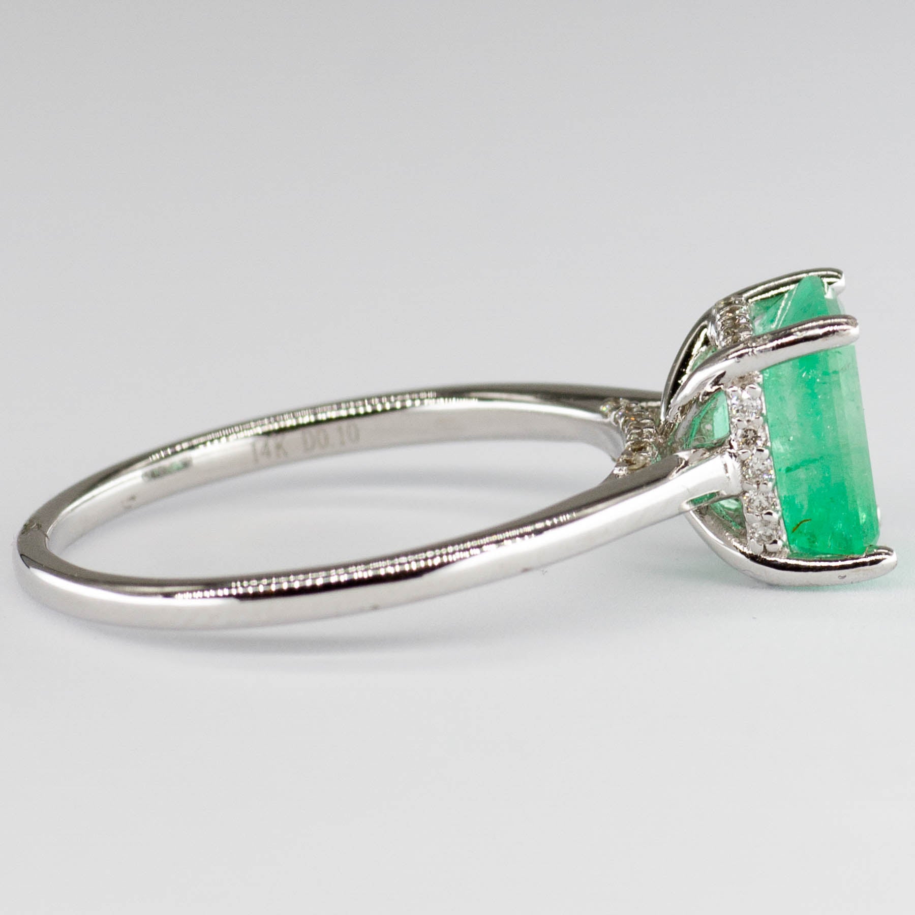 Bague émeraude et diamants | 1,54 ct, 0,10 ct au total | Taille 6,5 |