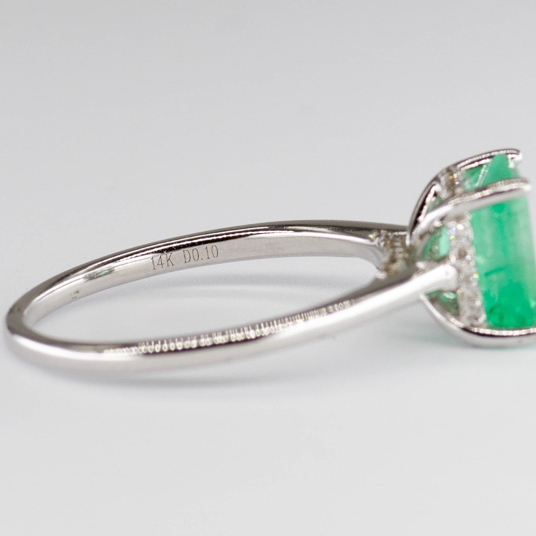 Bague émeraude et diamants | 1,54 ct, 0,10 ct au total | Taille 6,5 |