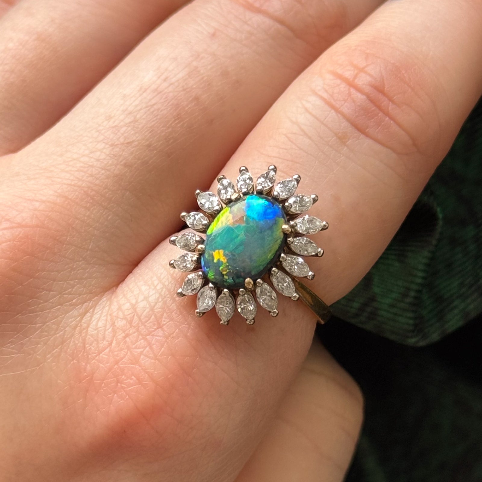 Bague Birks' Boulder Opale et Diamant Halo | 1,80 ct, 1,26 ct au total | Taille 6 |