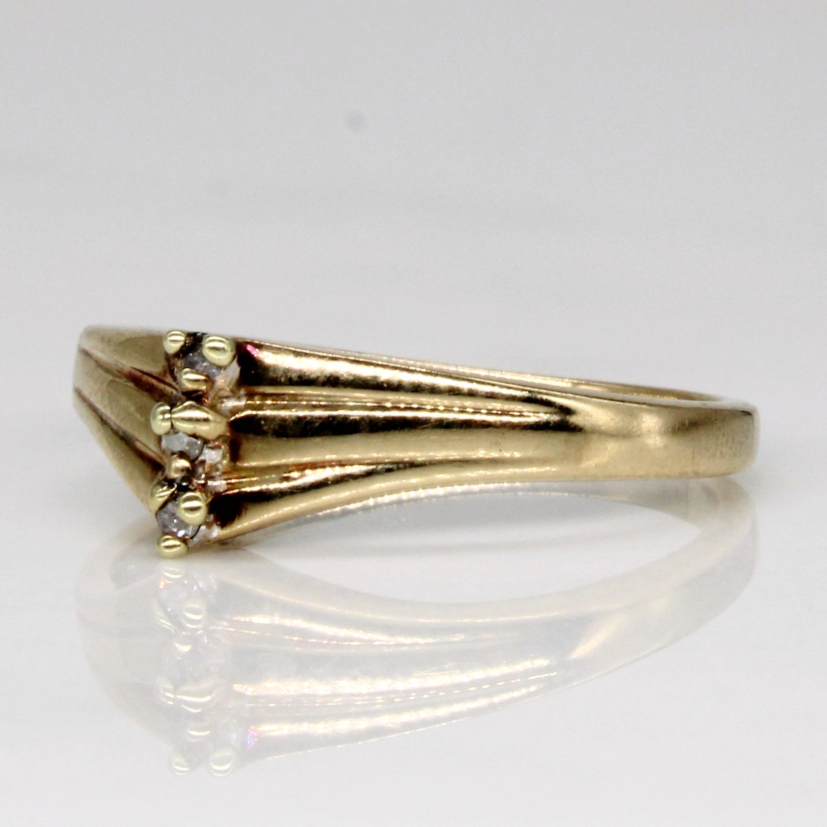 Diamond Chevron Ring | 0.02ctw | SZ 6 |