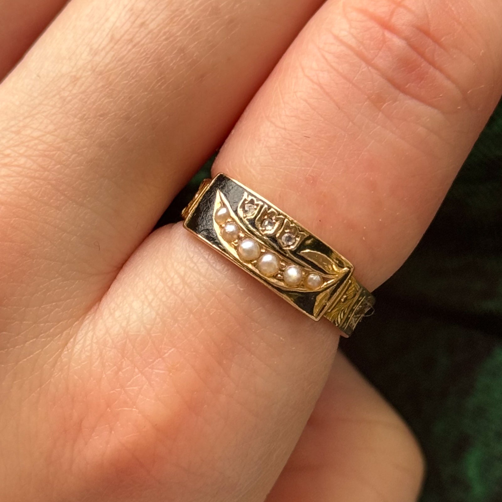 1876 Diamond & Seed Pearl Mourning Ring with Plaited Hair| 0.03ctw | SZ 6.75 |