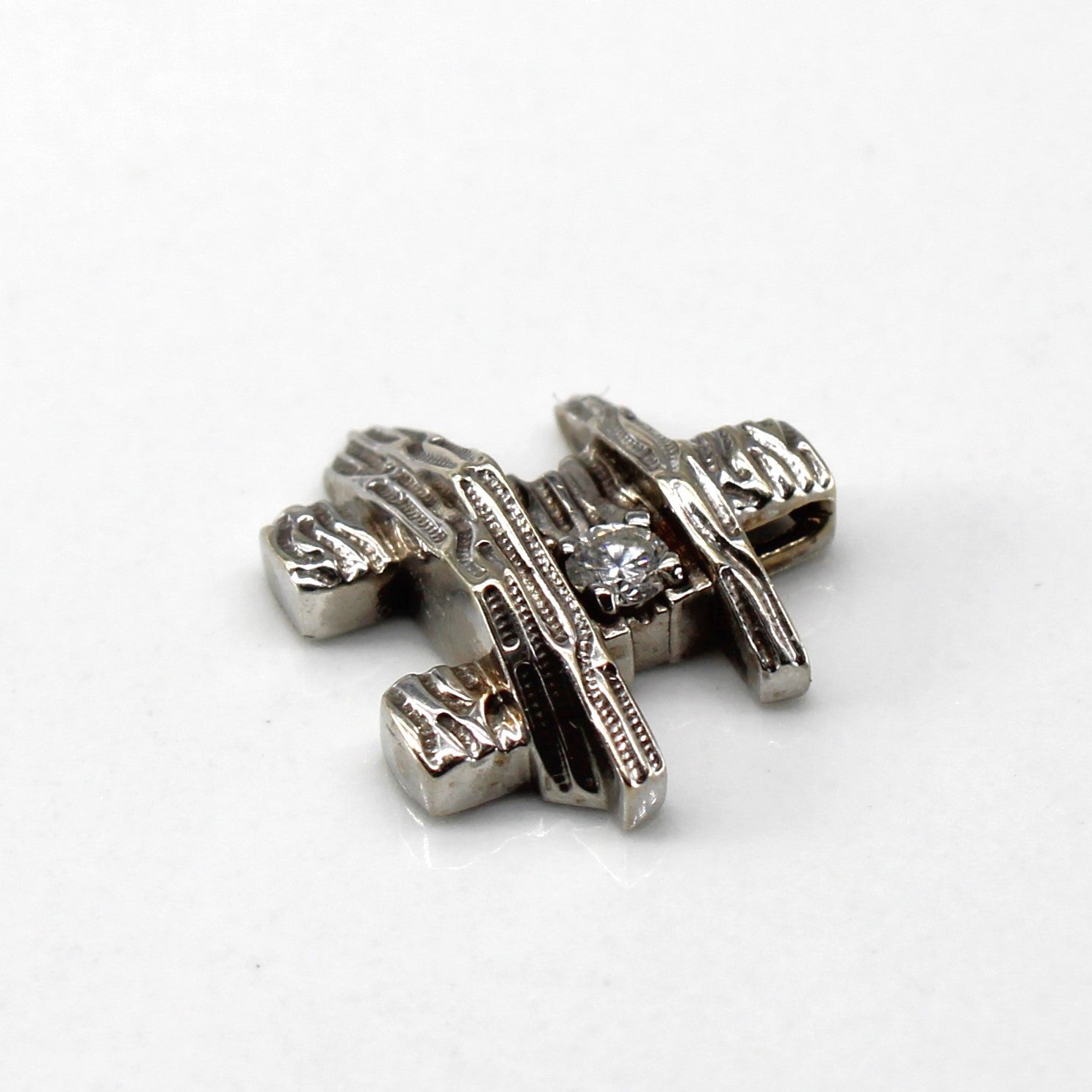 Textured Diamond Pendant | 0.06ct |