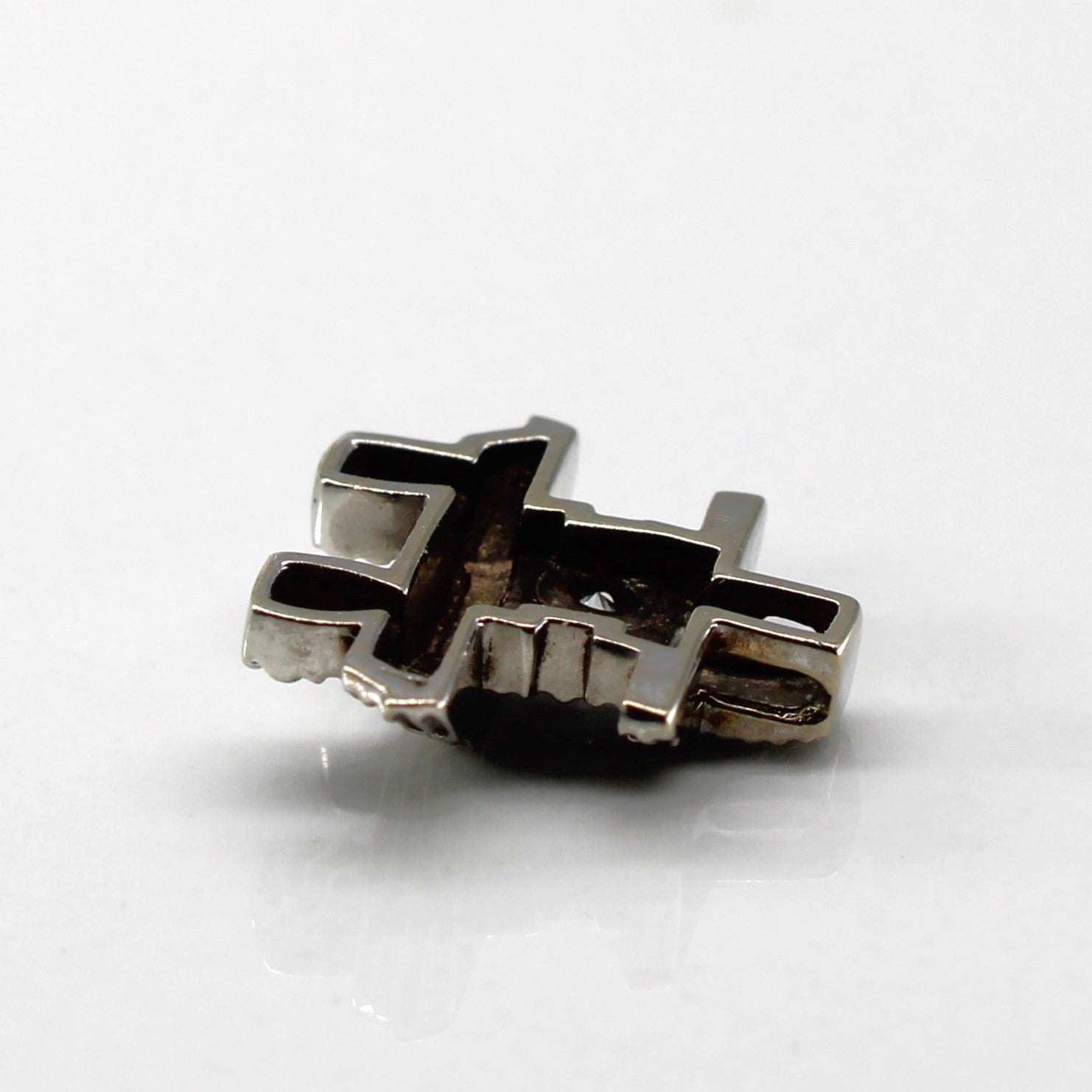 Textured Diamond Pendant | 0.06ct |