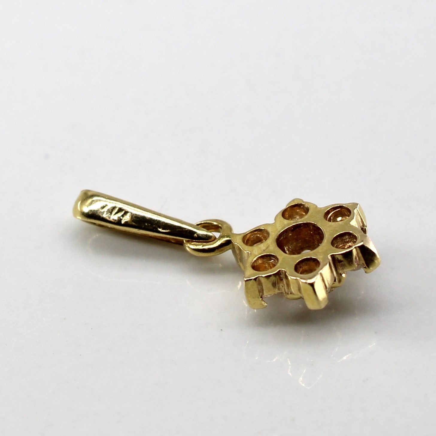 Cluster Diamond Pendant | 0.16ctw |