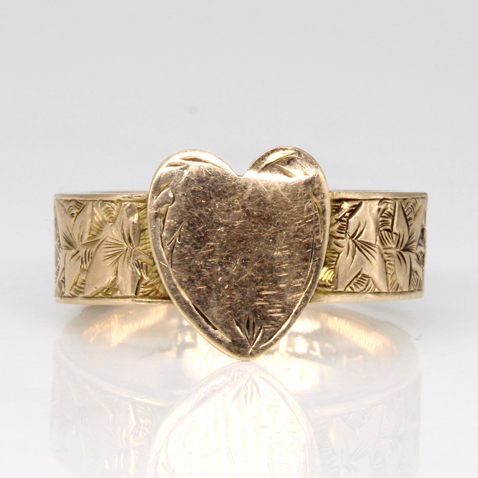 Bague victorienne en forme de cœur de 1884 en or 9 carats, sculptée à la main et ornée d'un ruban bleu | Taille 5,75 |