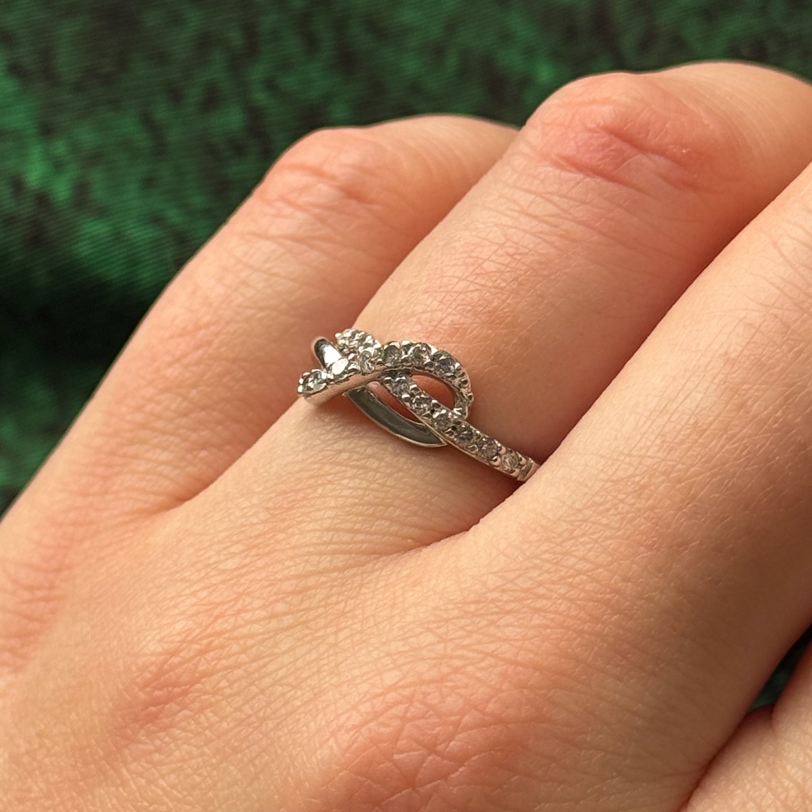 Diamond Knot Ring | 0.18ctw | SZ 4.5 |
