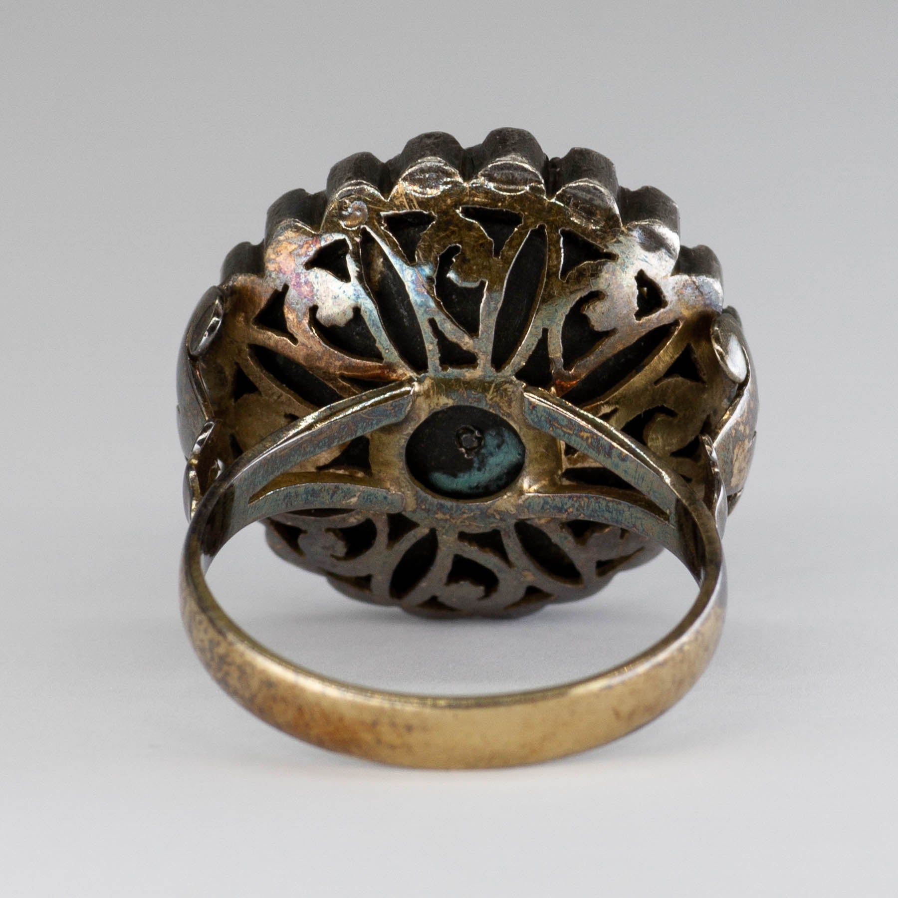 Bague Mabé en or 14 carats et argent, ornée d'une perle et d'un diamant taille rose | 14 mm, 0,15 ct | Taille 6,75 |
